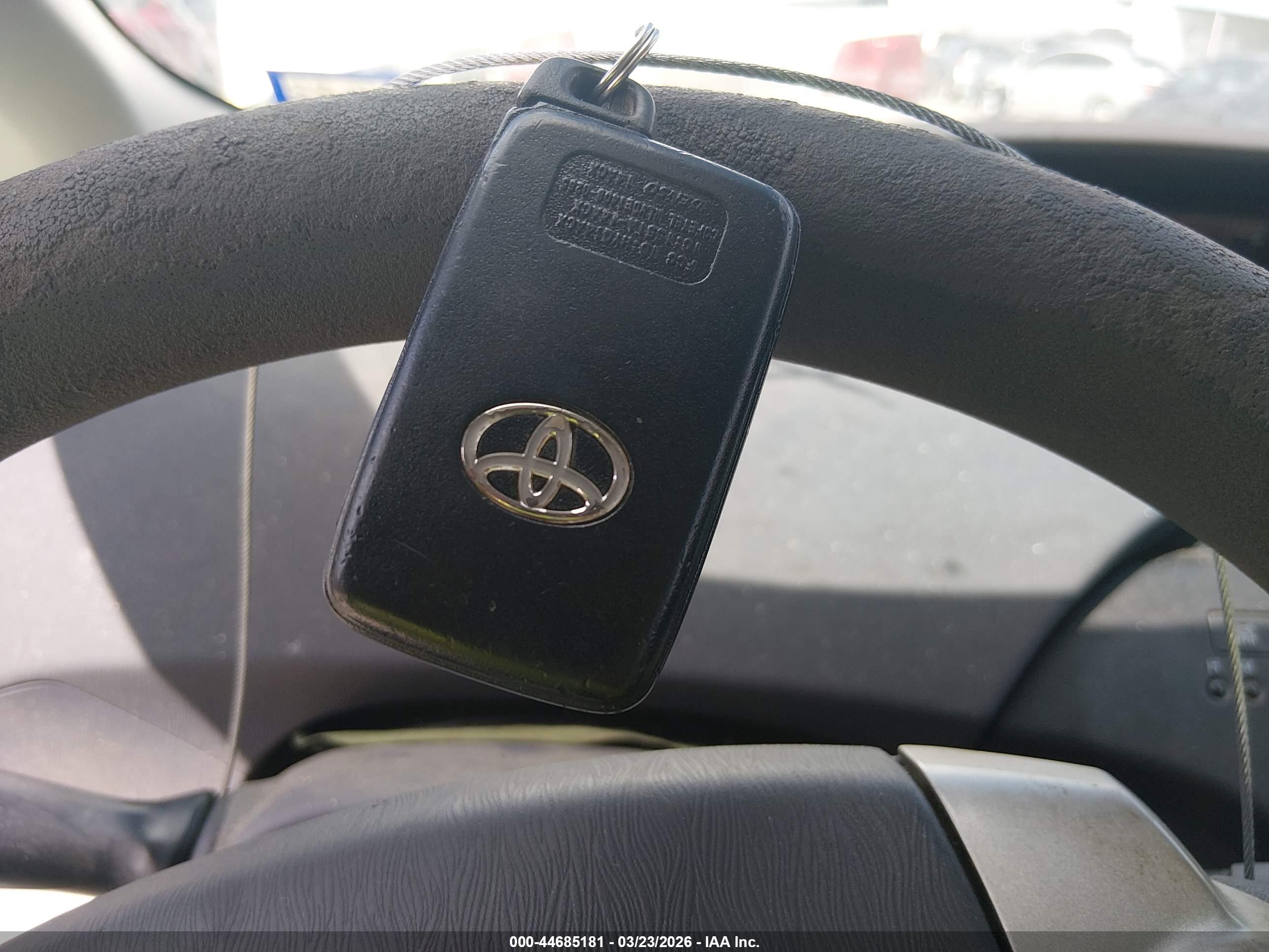 TOYOTA PRIUS image 11