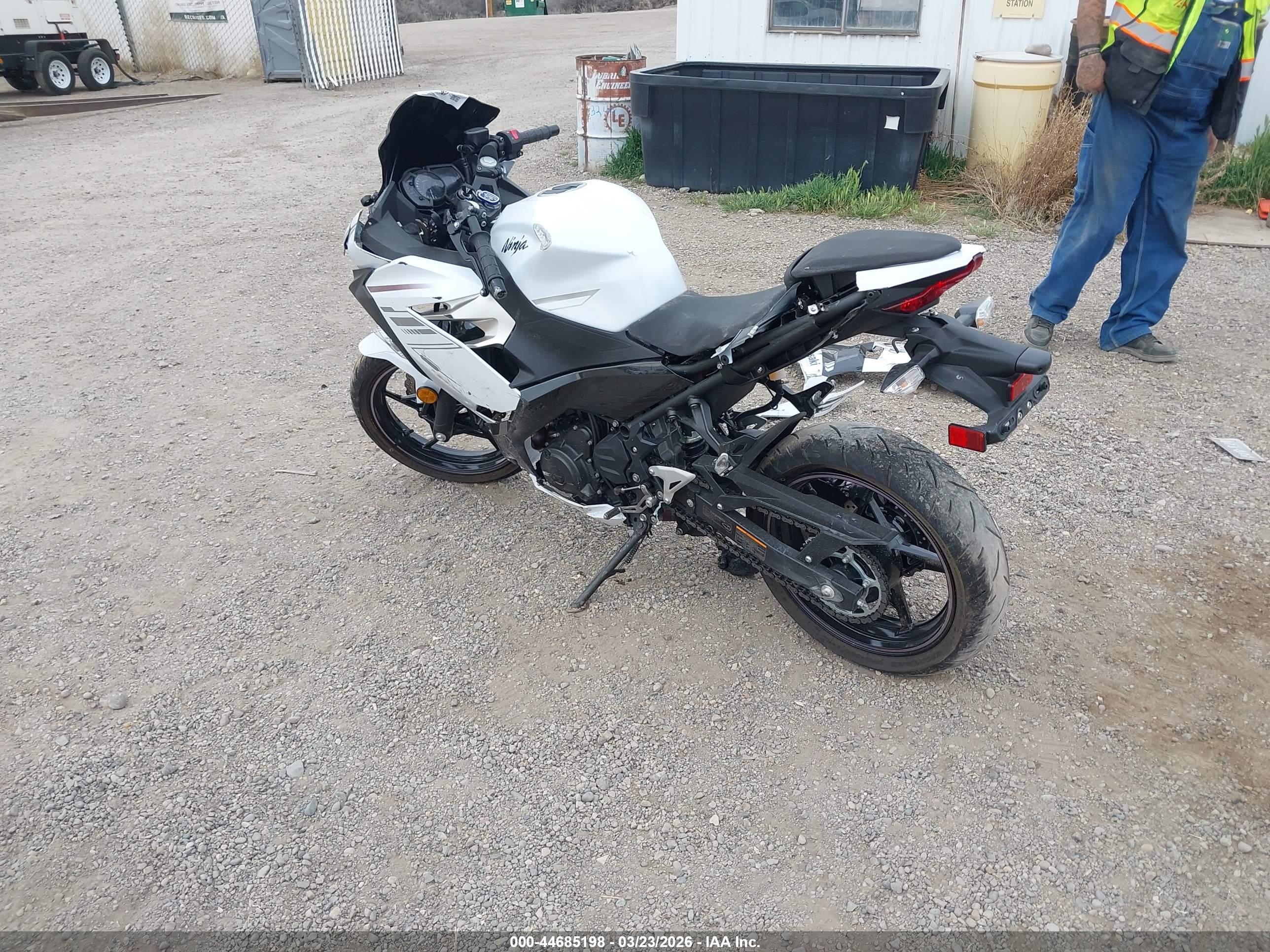 KAWASAKI EX400 image 3