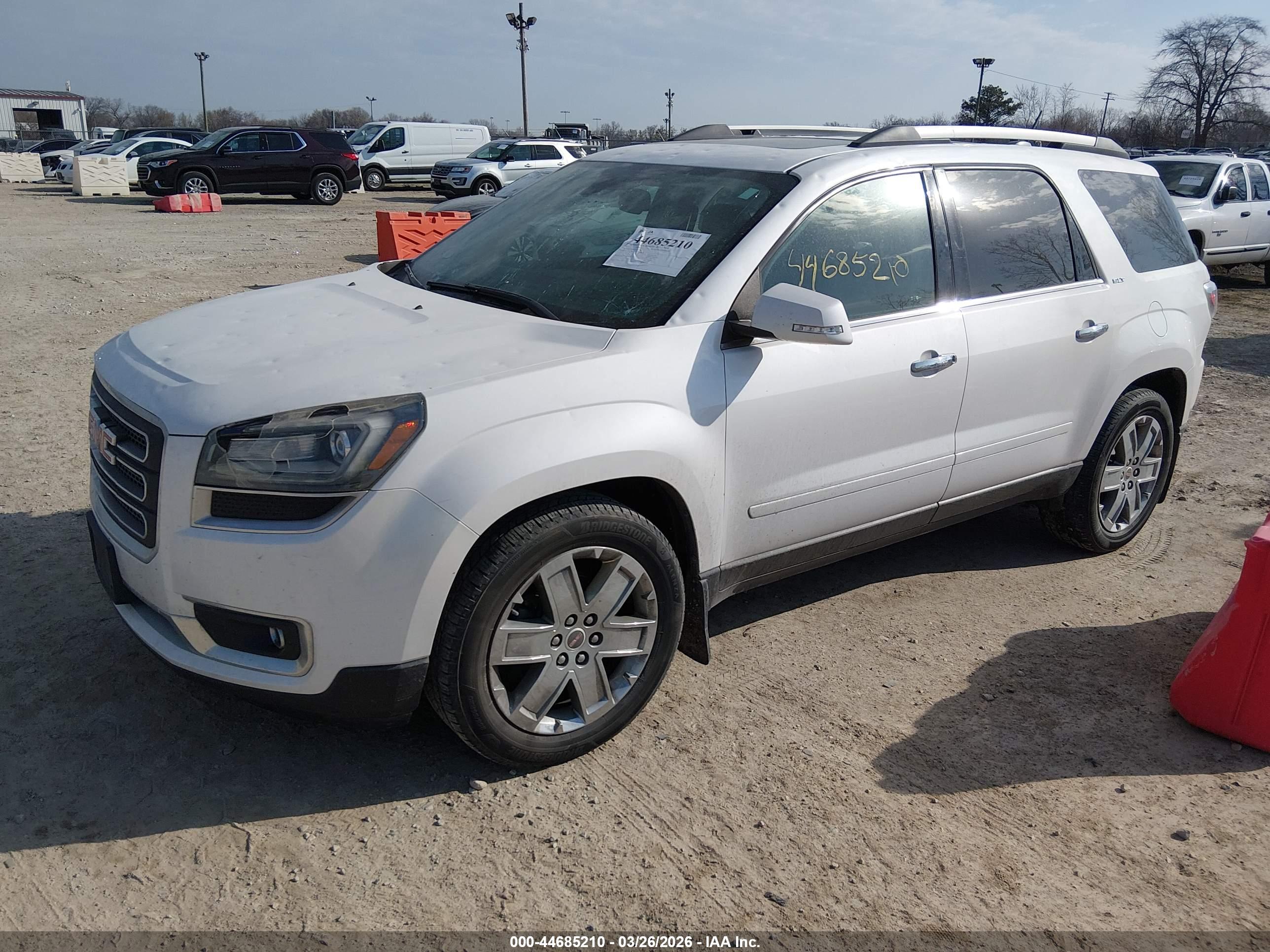 GMC ACADIA image 2