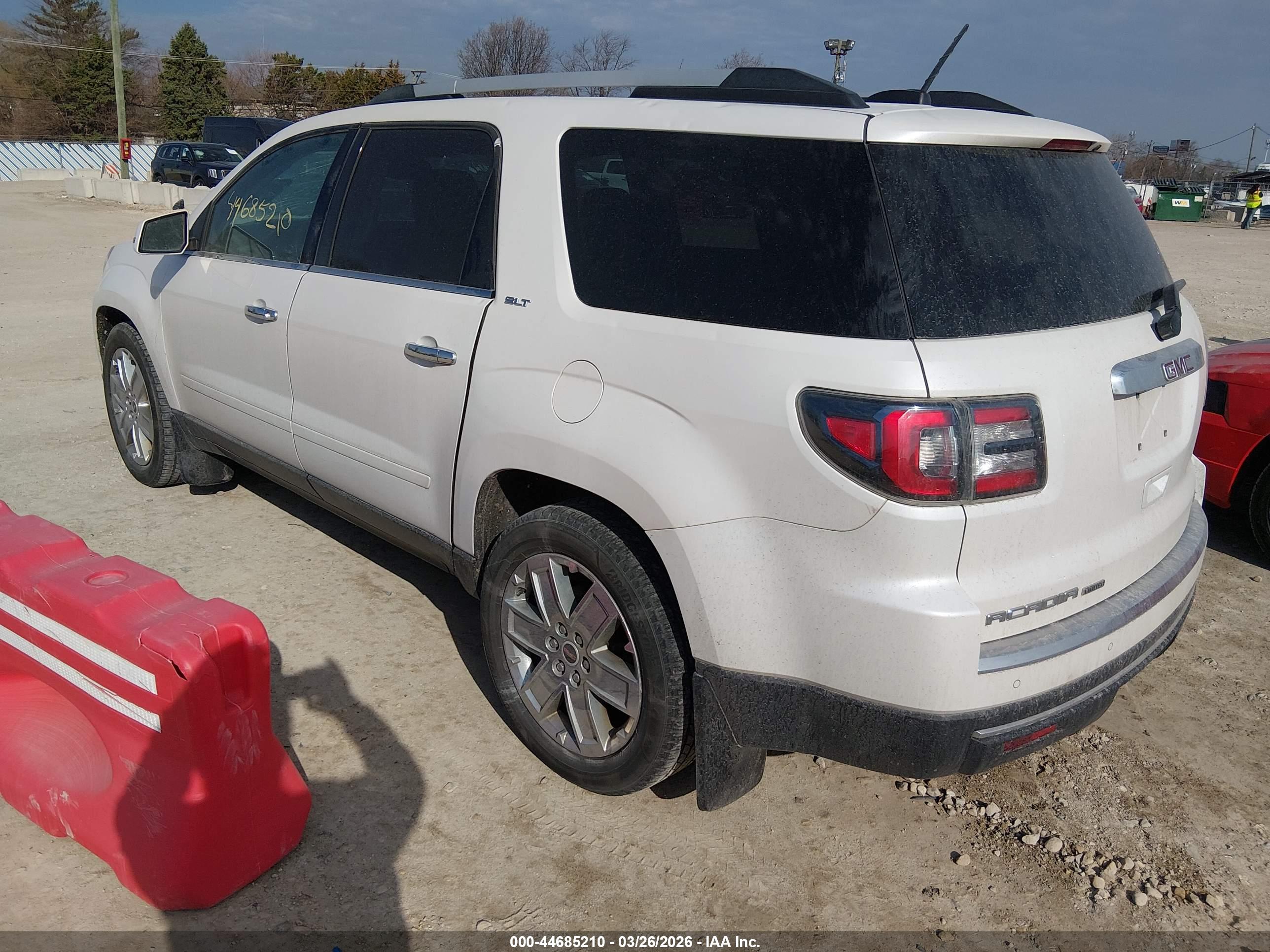 GMC ACADIA image 3