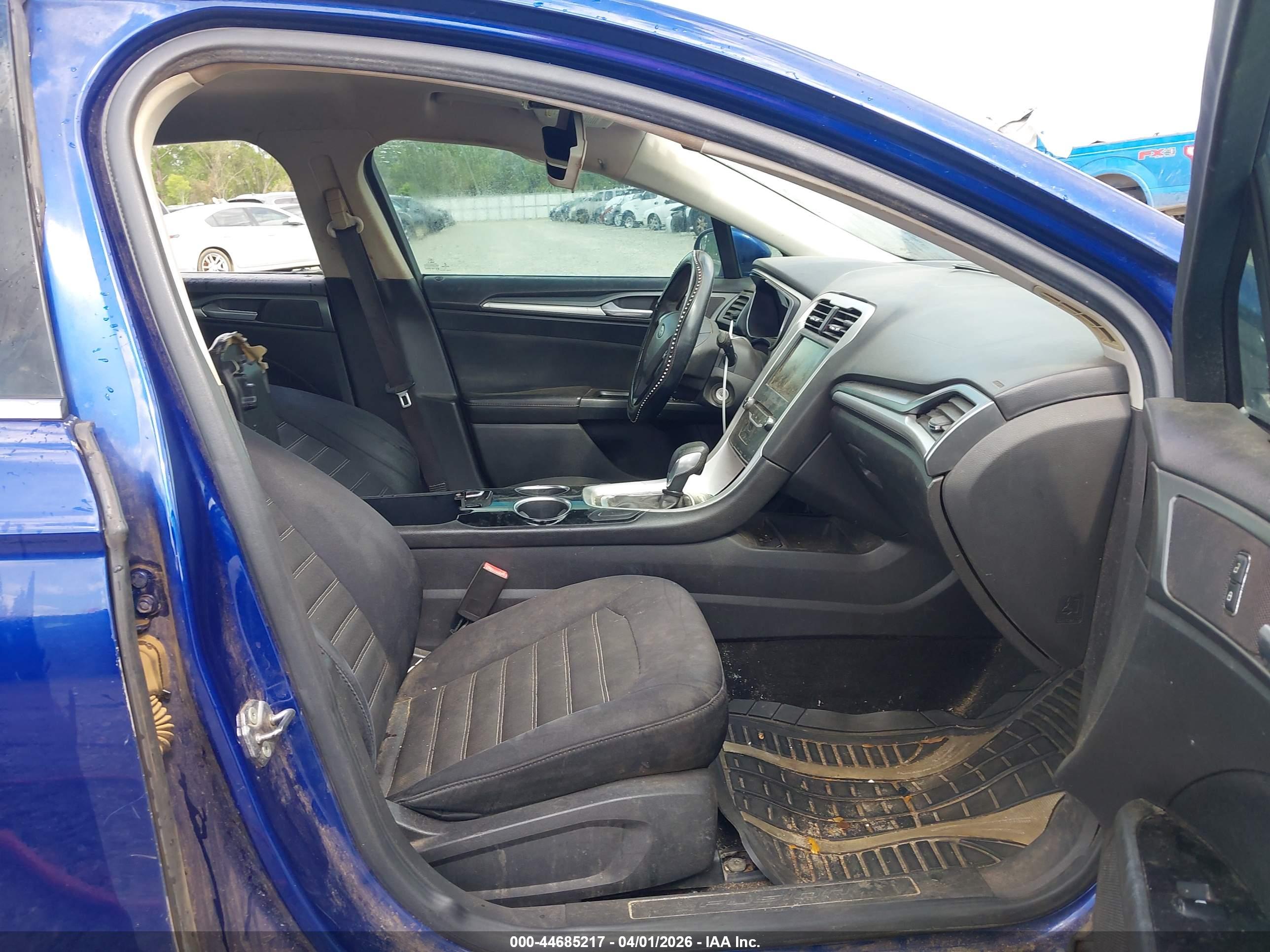FORD FUSION image 5
