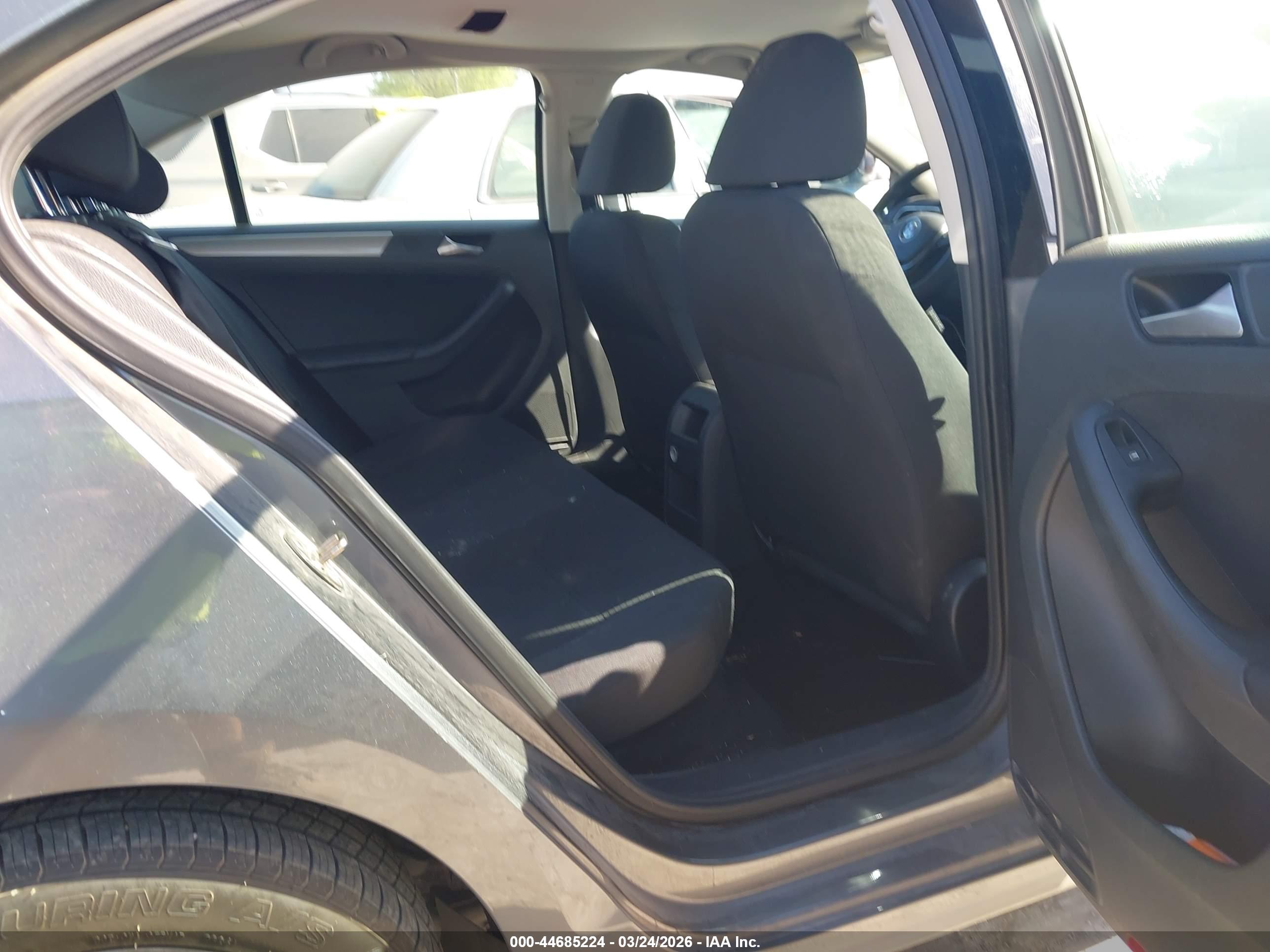 VOLKSWAGEN JETTA image 8