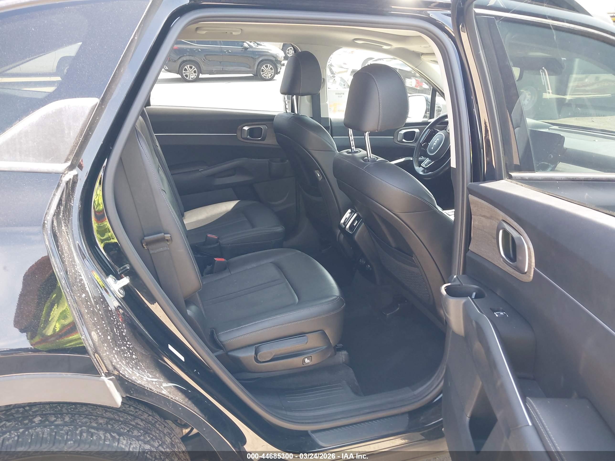KIA SORENTO image 8