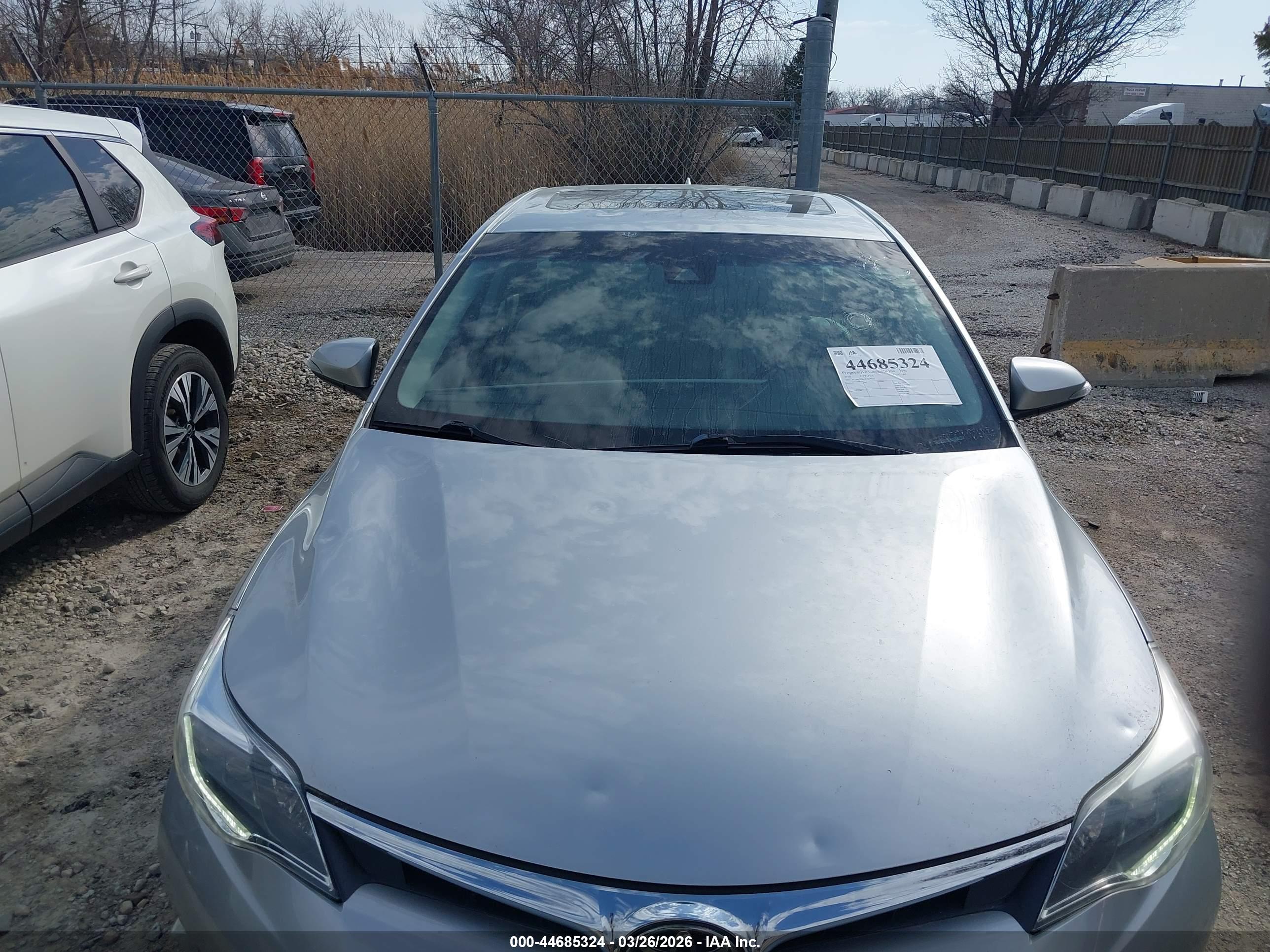 TOYOTA AVALON image 6
