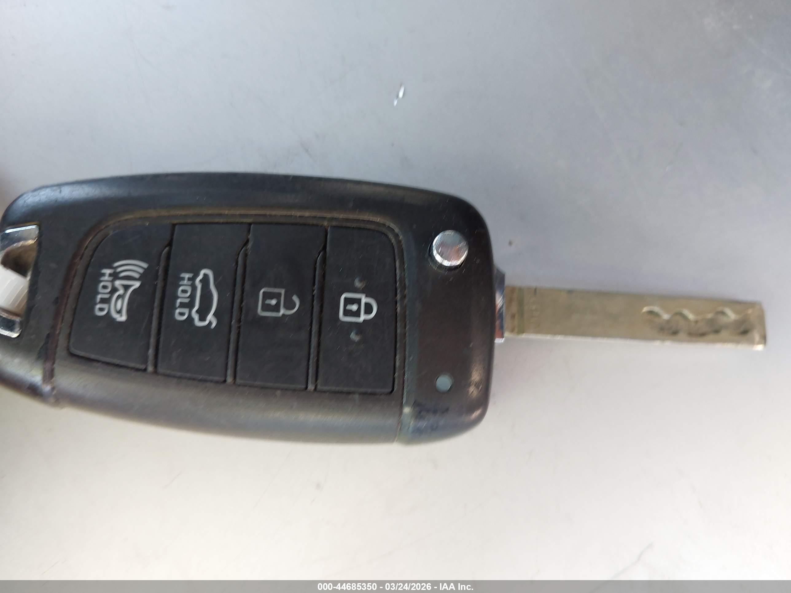 HYUNDAI ELANTRA image 11