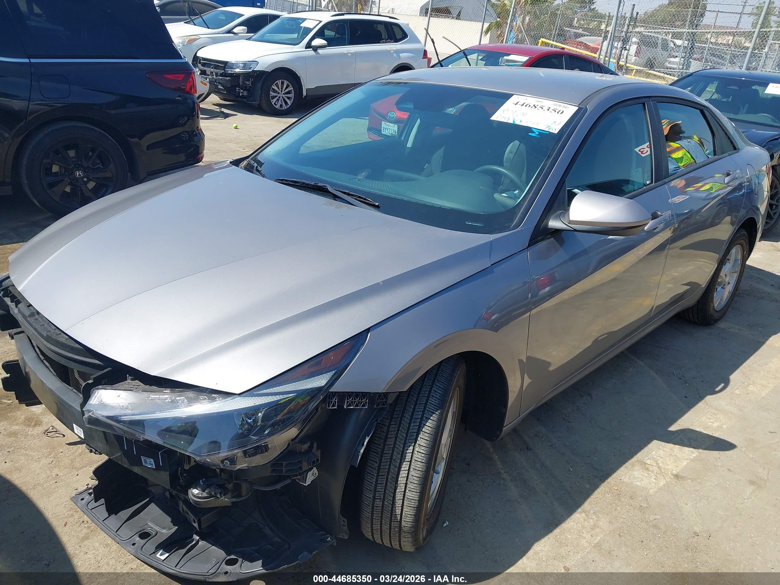 HYUNDAI ELANTRA image 2
