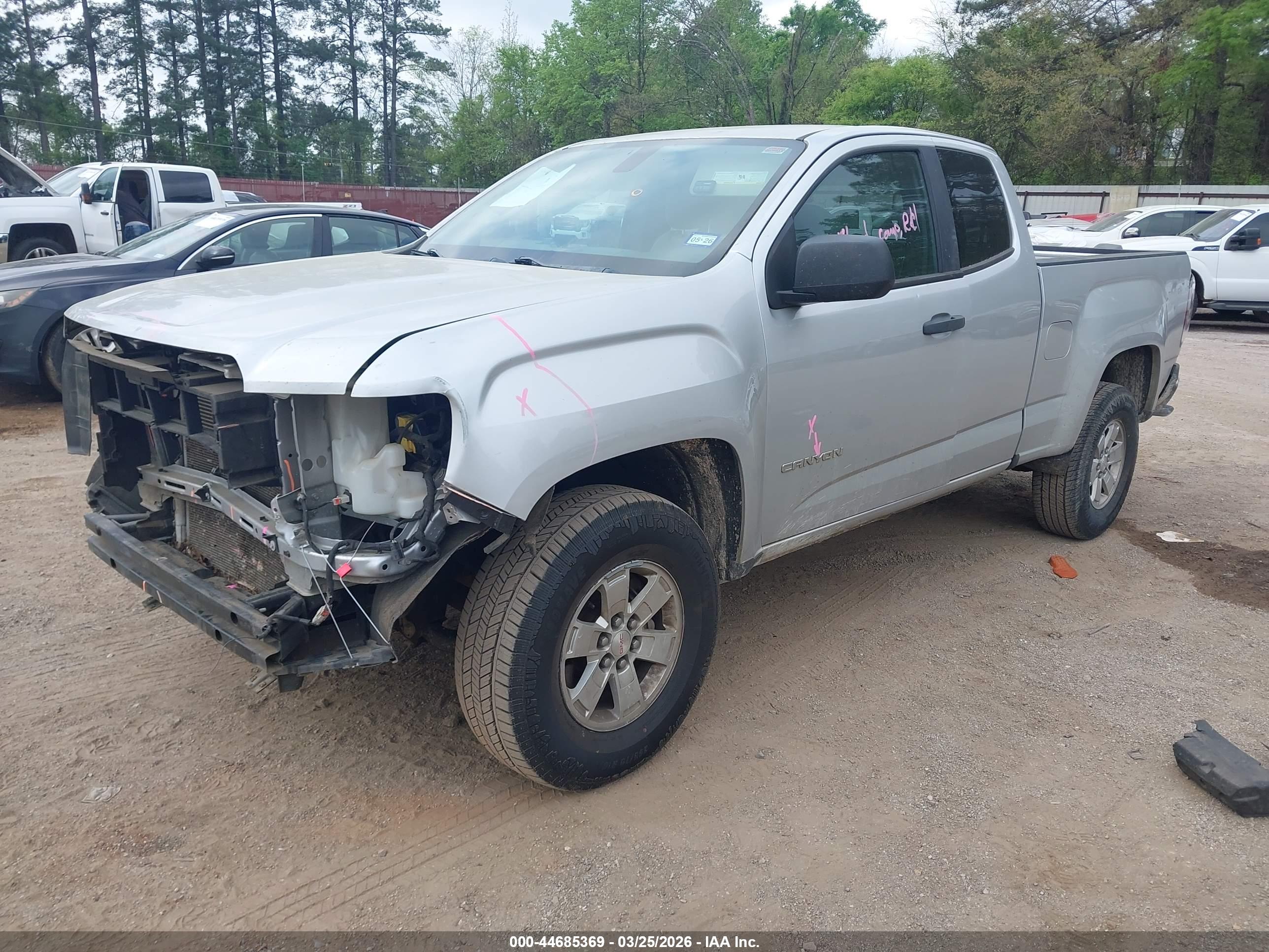 GMC CANYON image 2