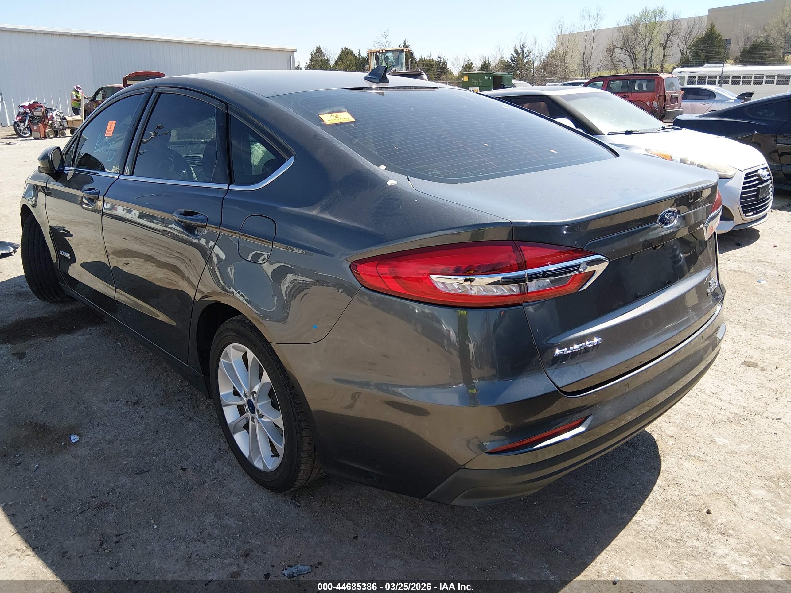 FORD FUSION image 3