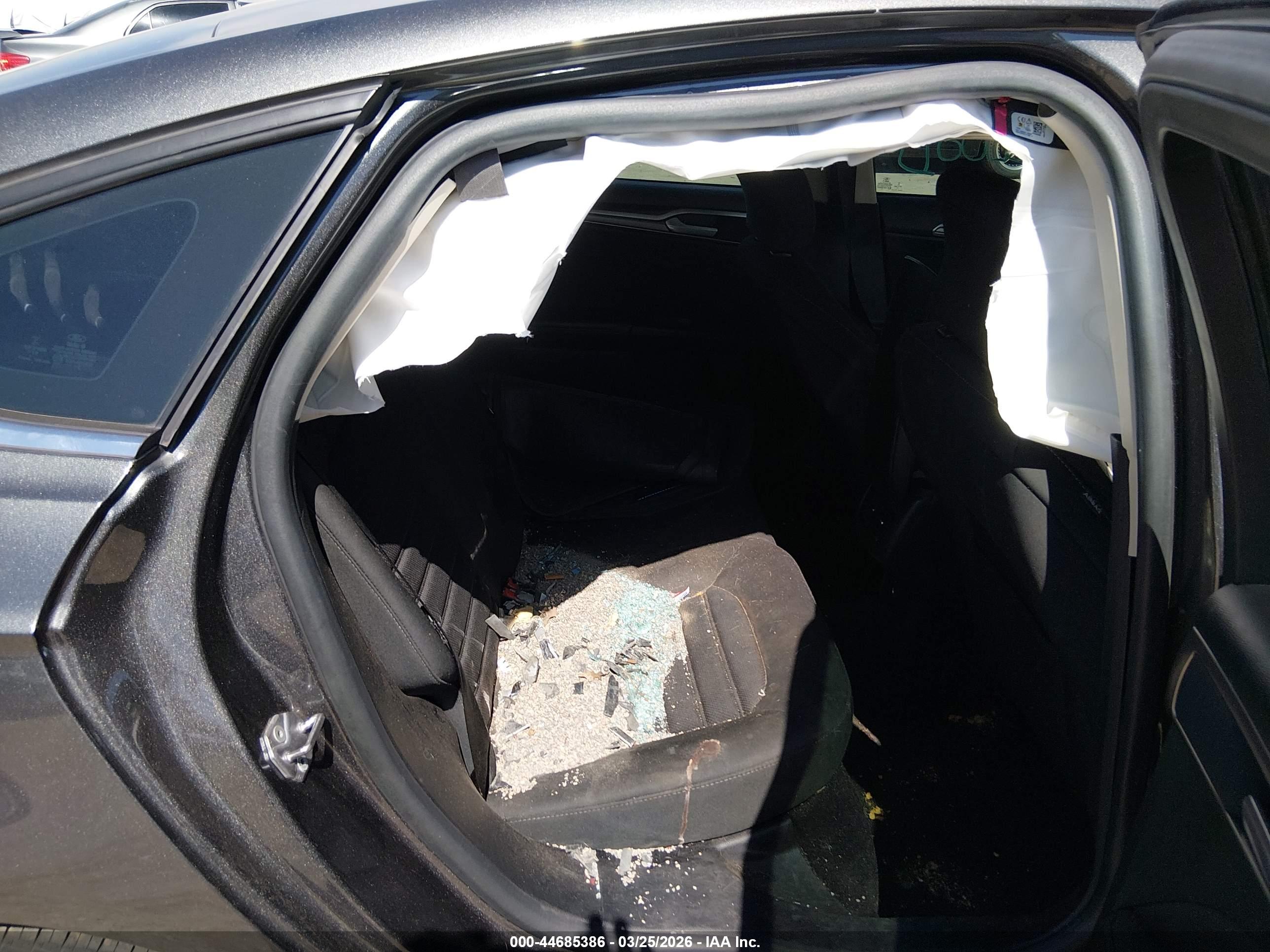 FORD FUSION image 8
