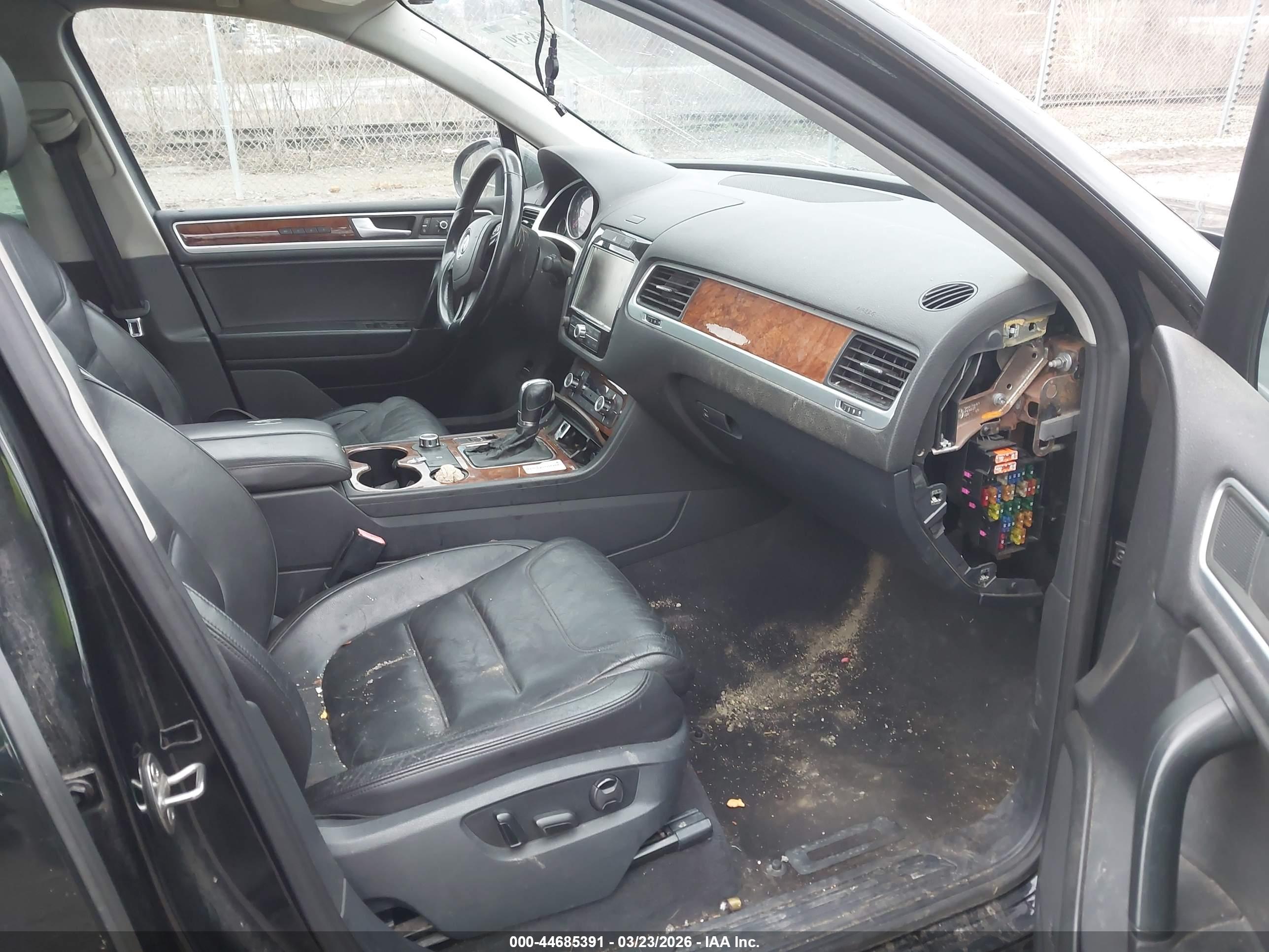 VOLKSWAGEN TOUAREG image 5