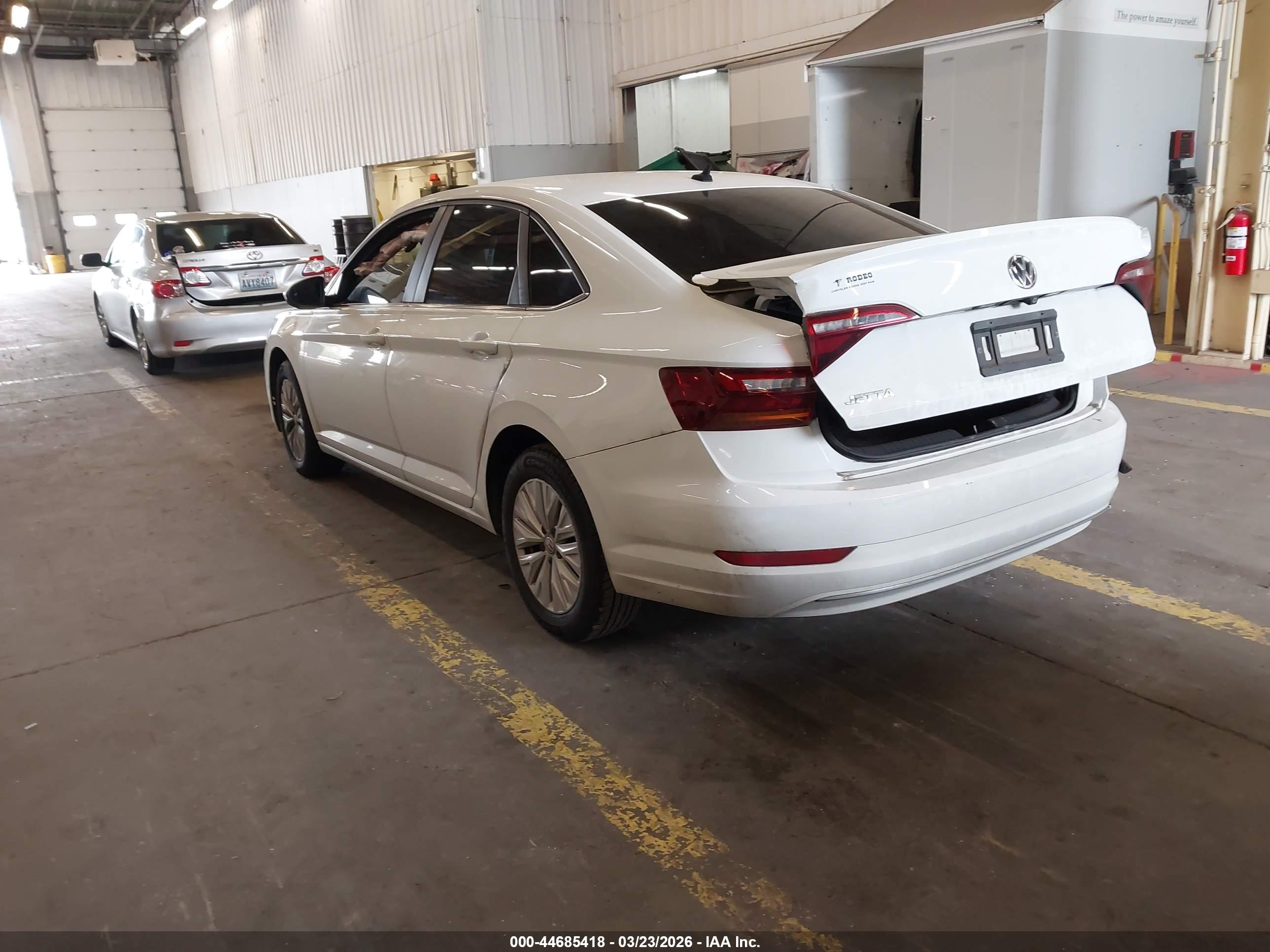 VOLKSWAGEN JETTA image 3