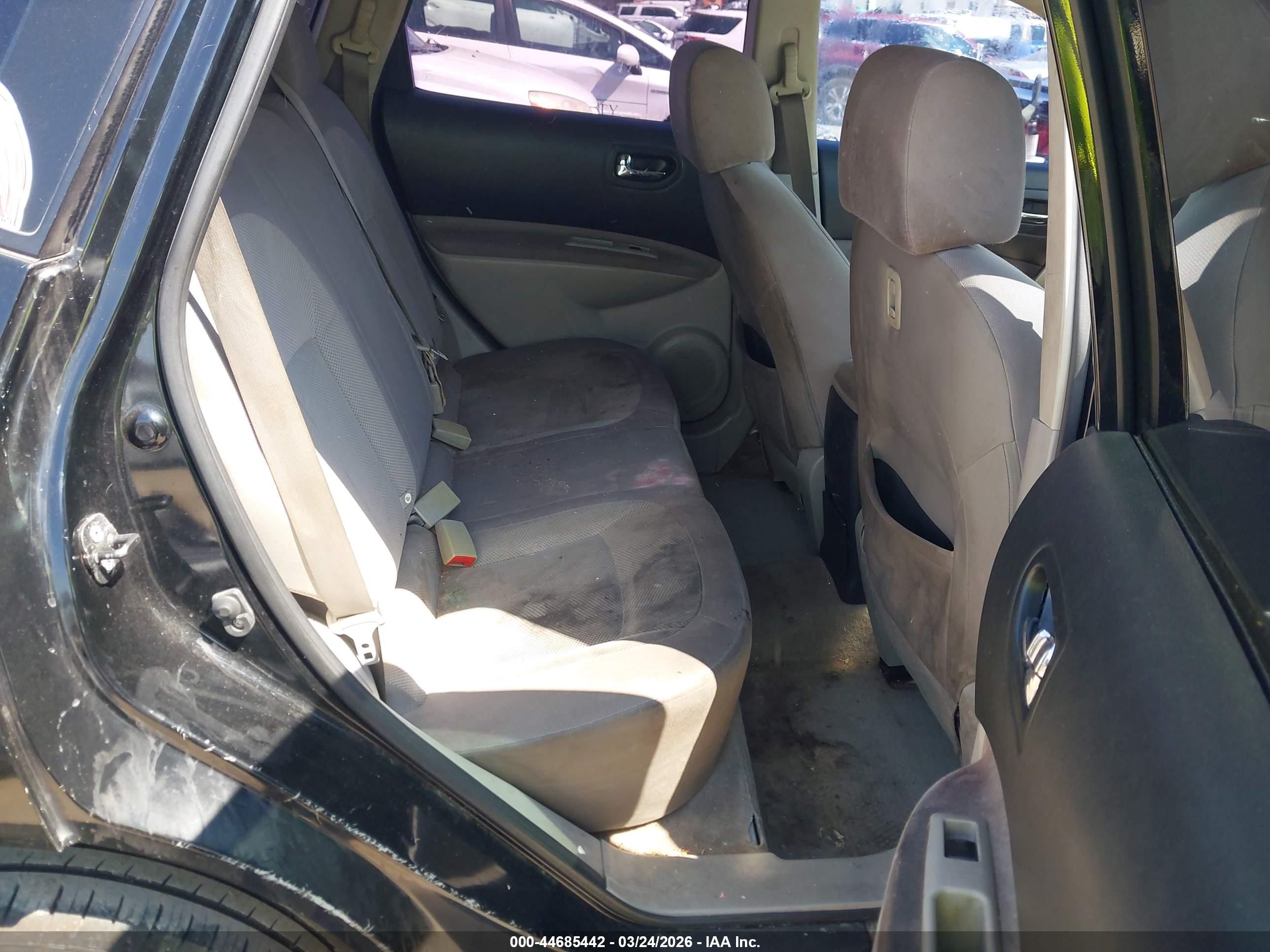 NISSAN ROGUE image 8