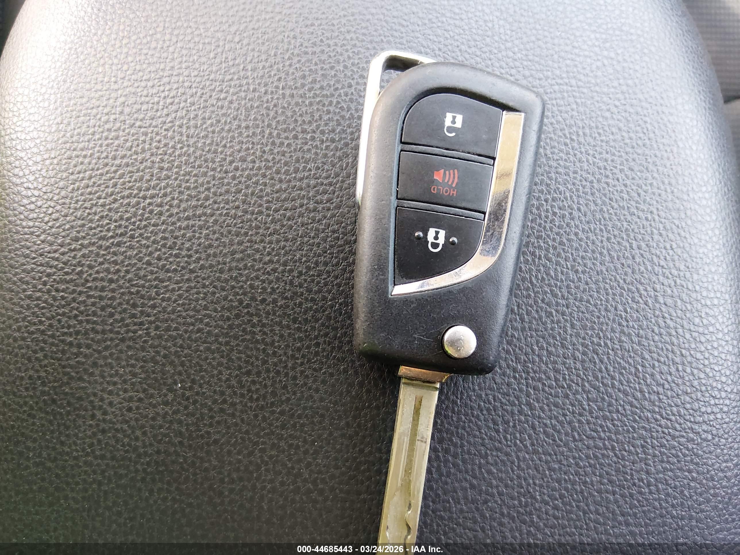 TOYOTA RAV4 image 11