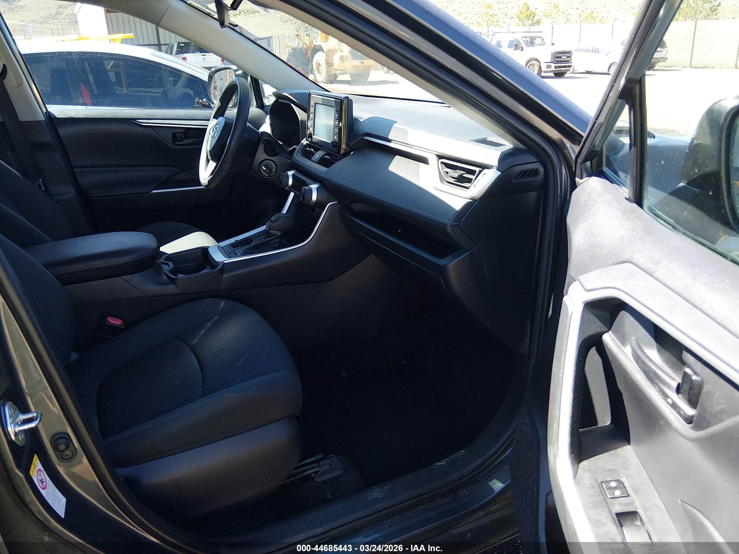 TOYOTA RAV4 image 5