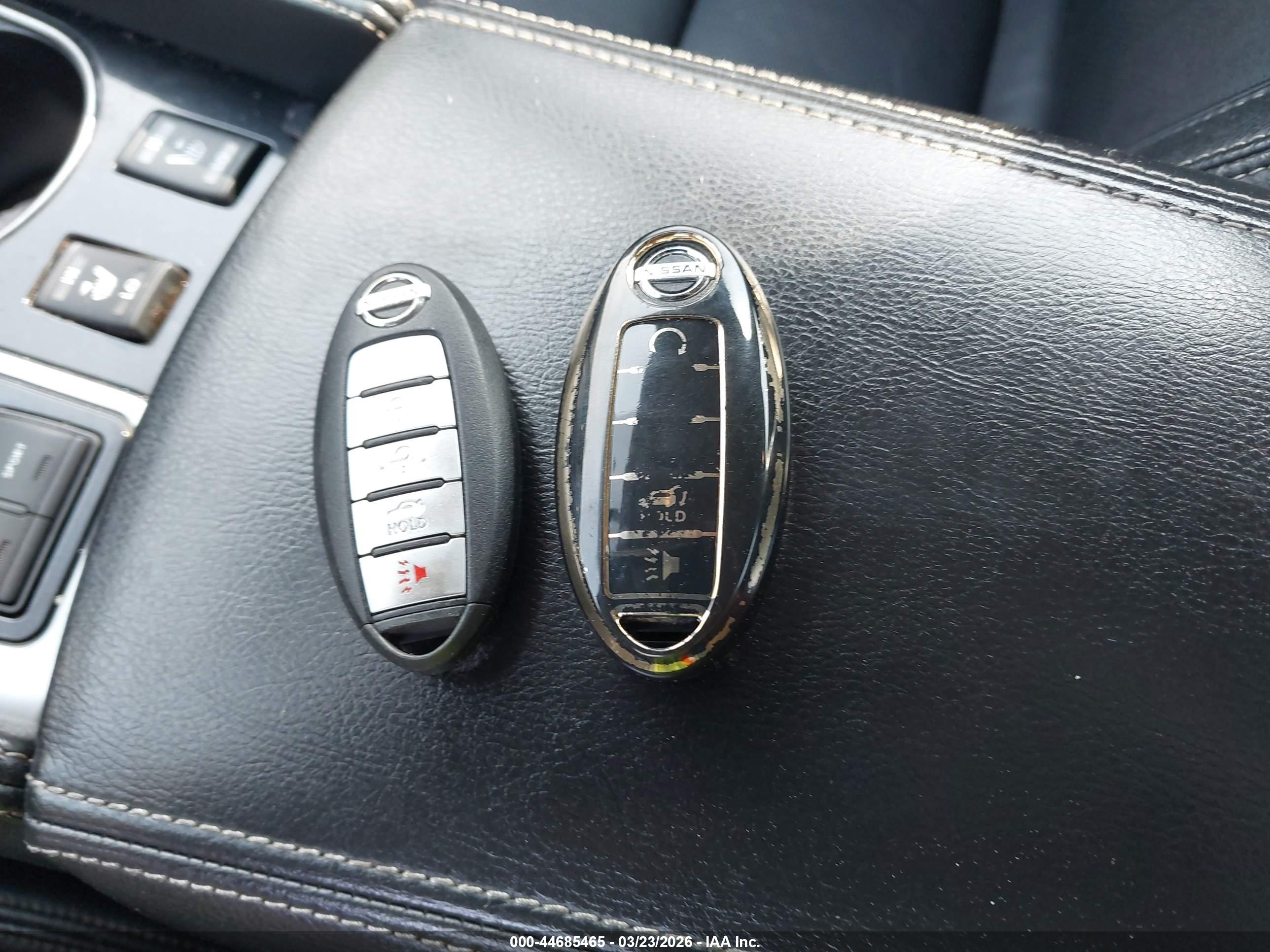 NISSAN MAXIMA image 11