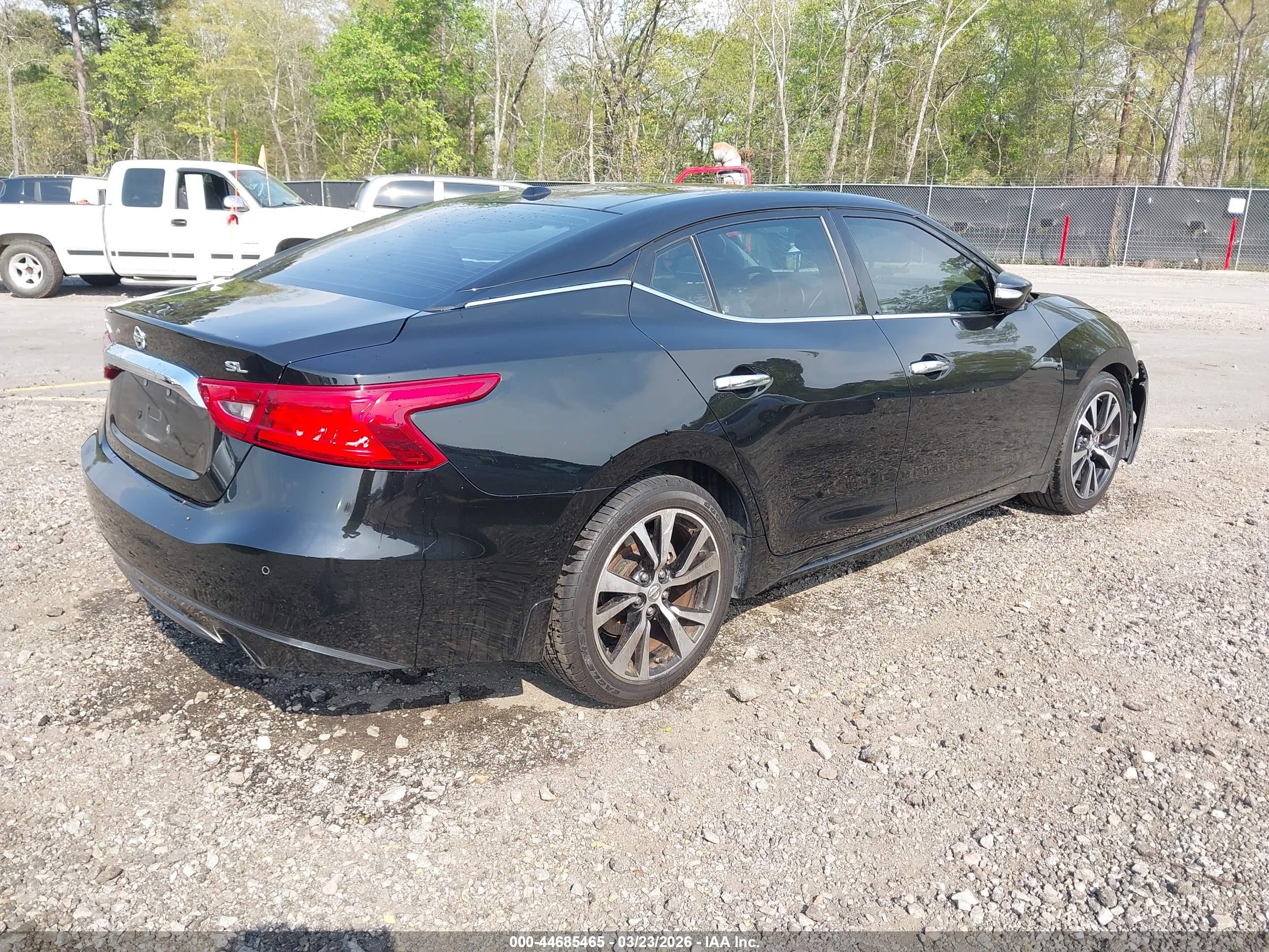 NISSAN MAXIMA image 4