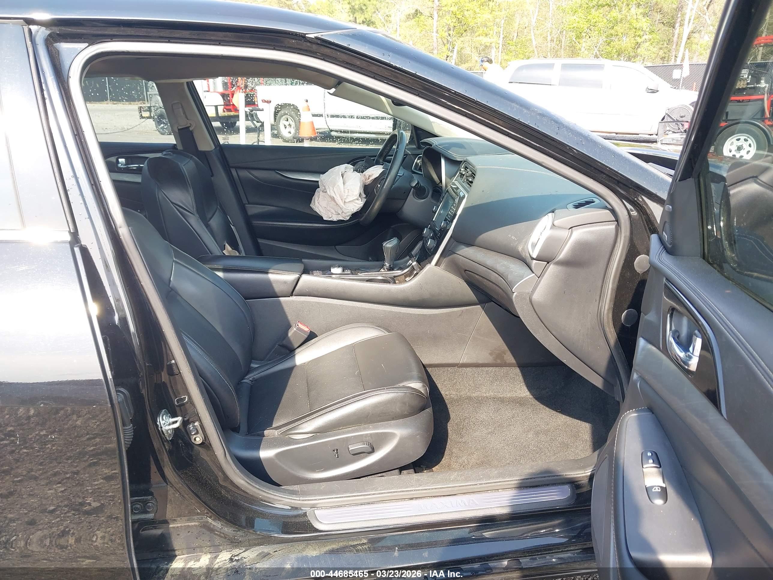 NISSAN MAXIMA image 5