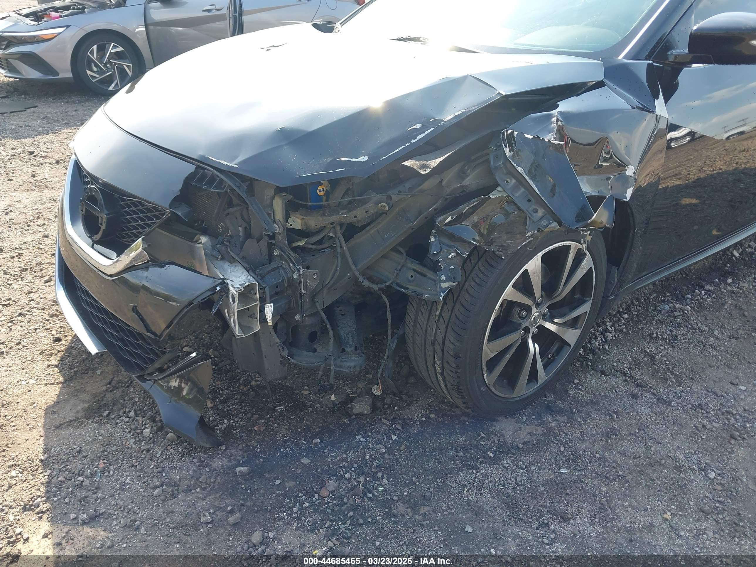 NISSAN MAXIMA image 6