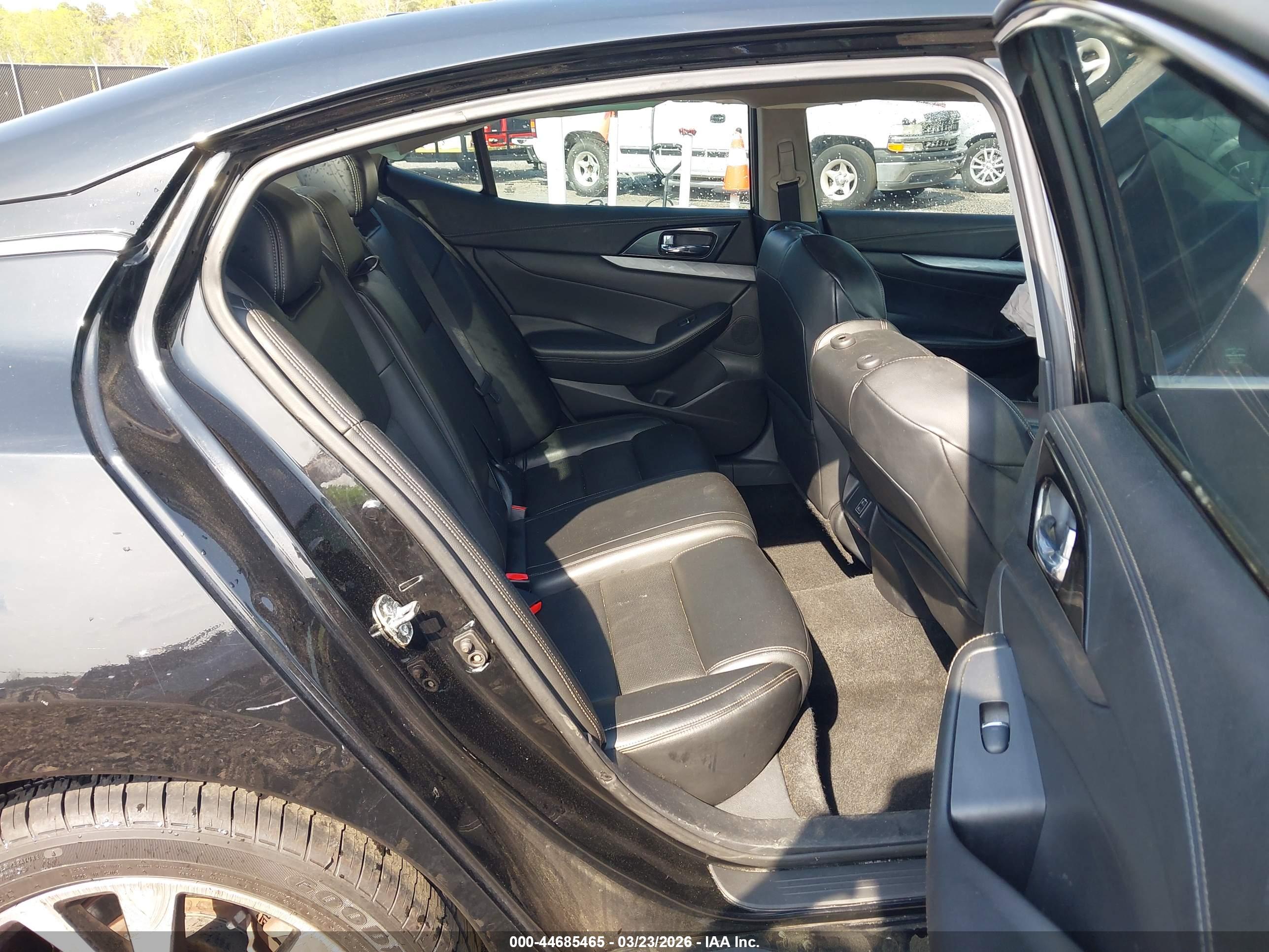 NISSAN MAXIMA image 8