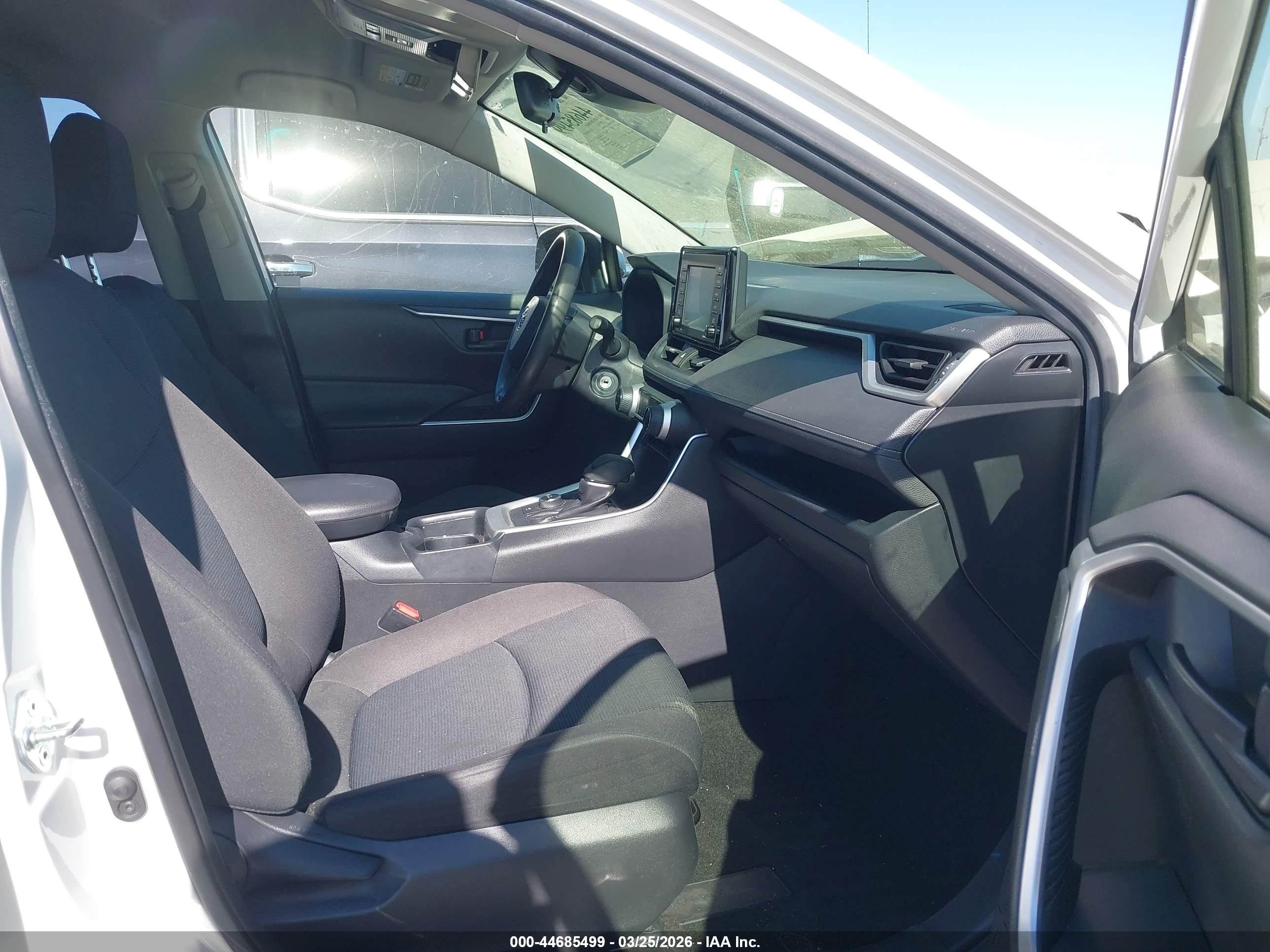 TOYOTA RAV4 image 5