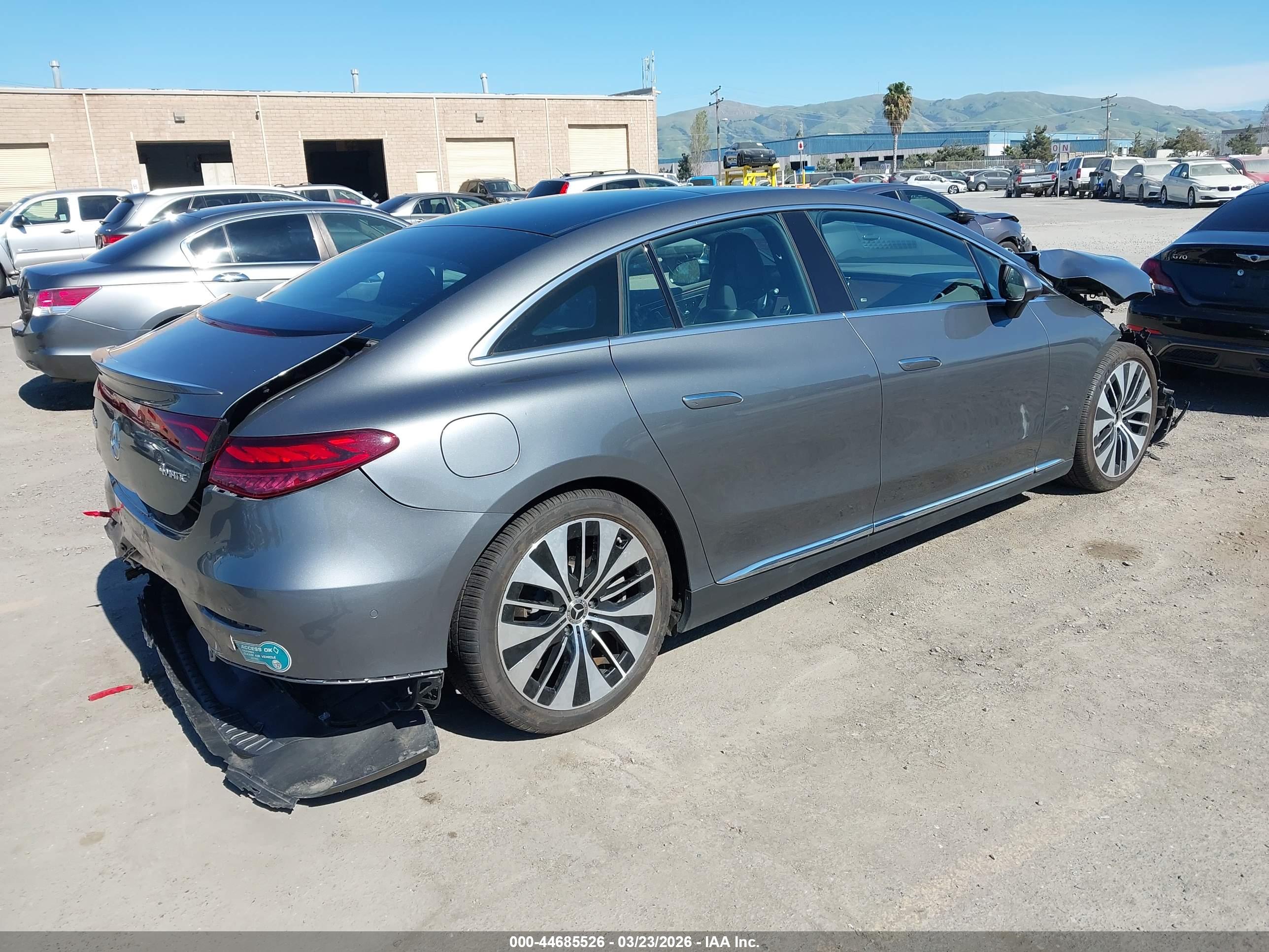 MERCEDES-BENZ EQE image 4