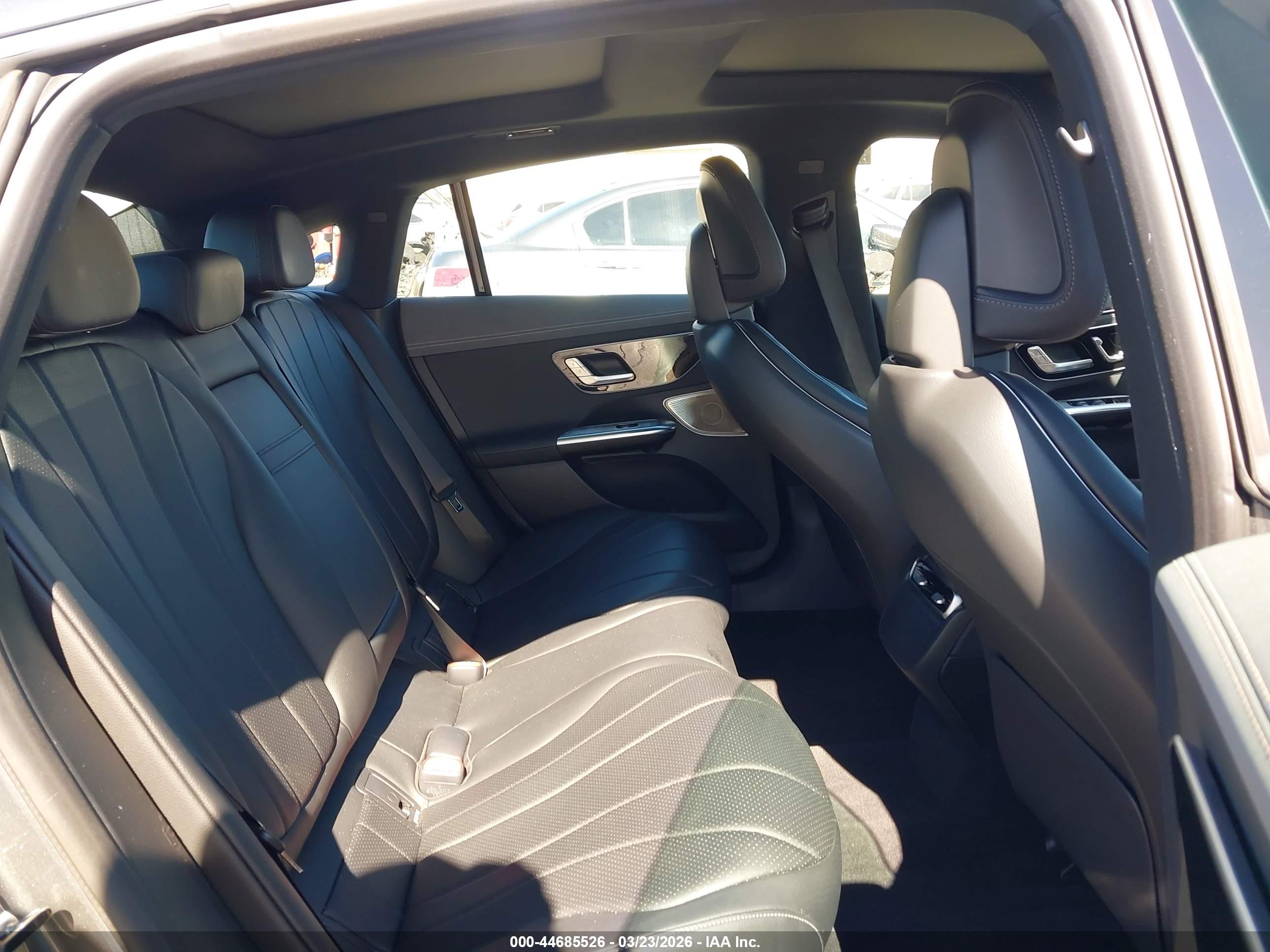 MERCEDES-BENZ EQE image 8