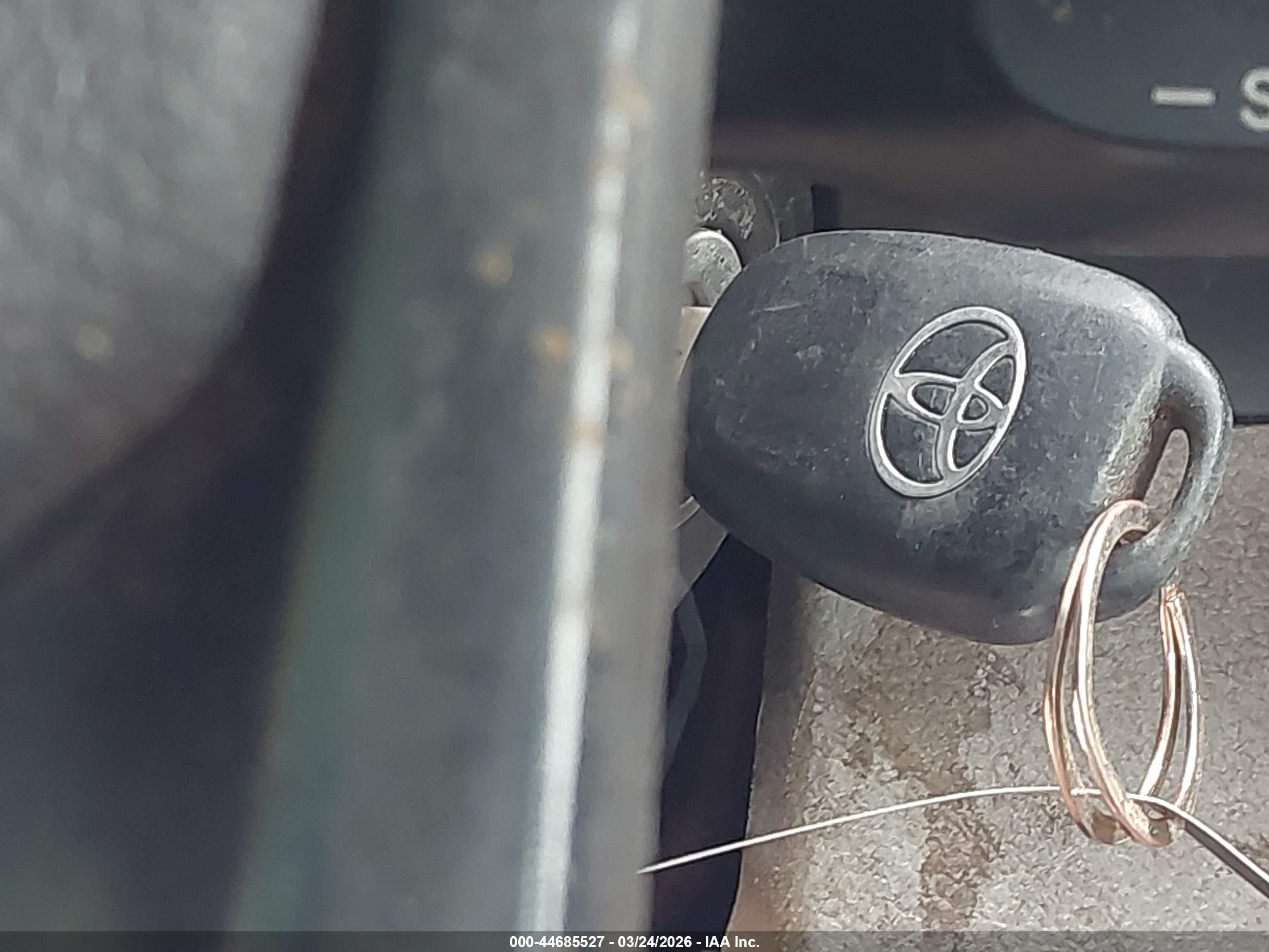 TOYOTA CAMRY image 11