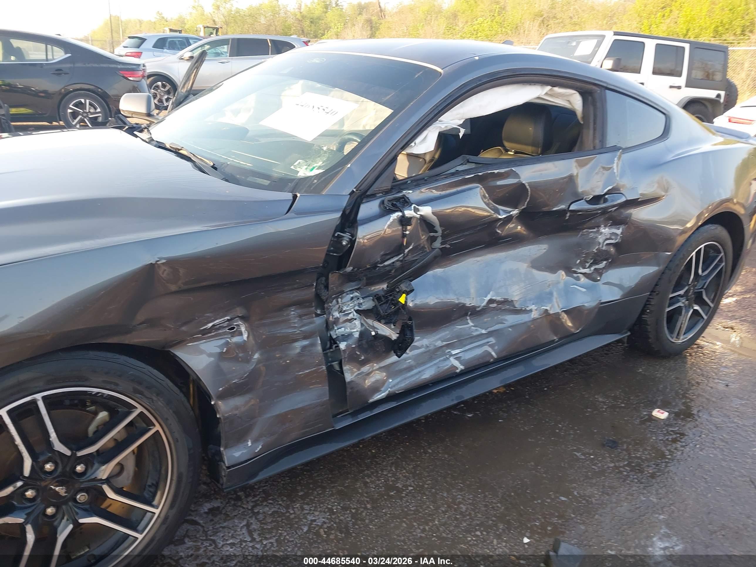 FORD MUSTANG image 6