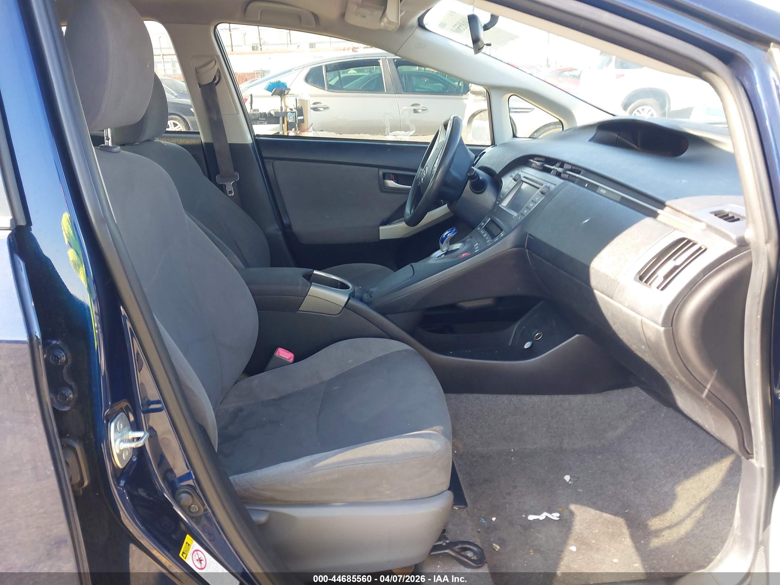 TOYOTA PRIUS image 5