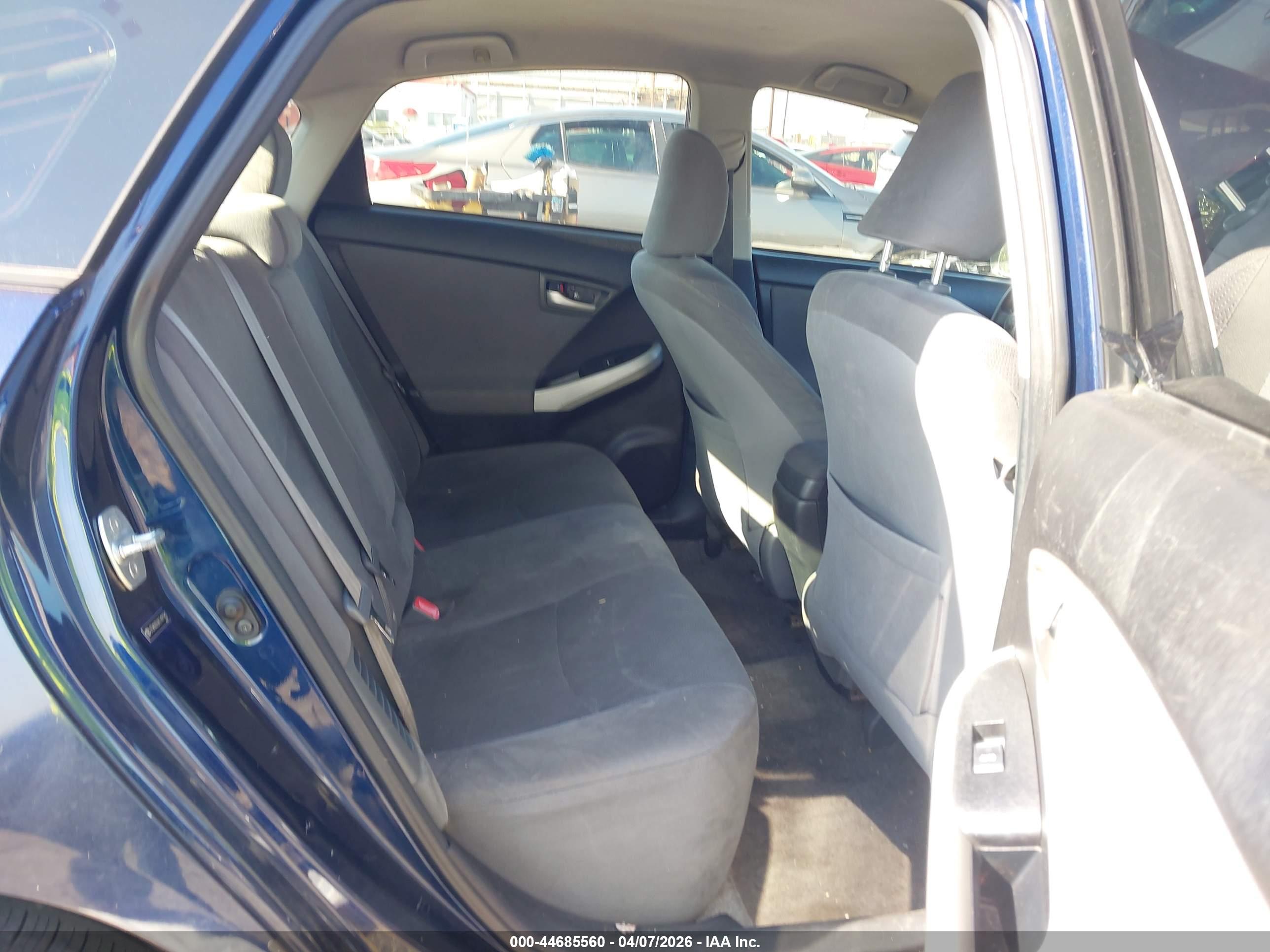 TOYOTA PRIUS image 8