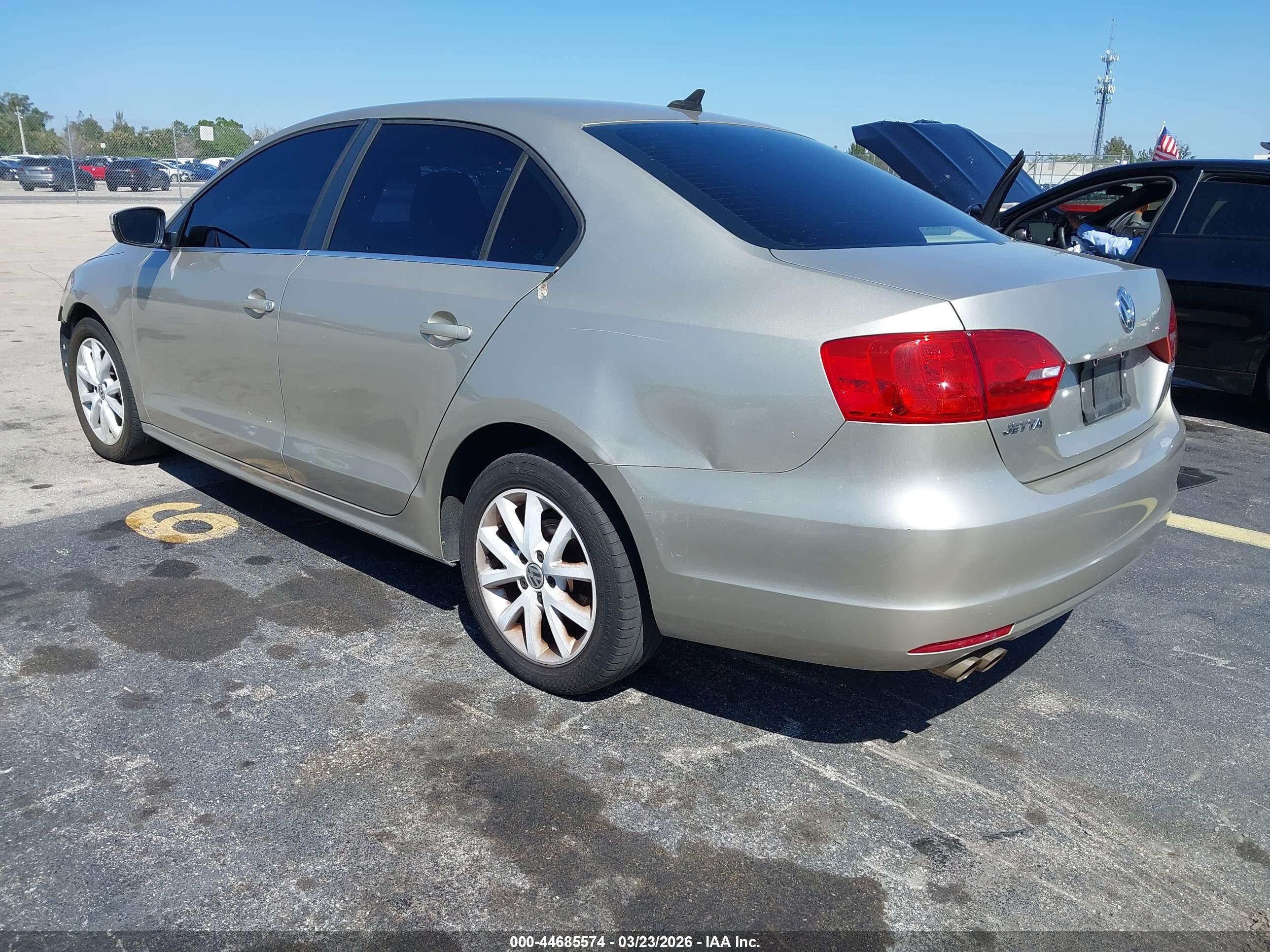 VOLKSWAGEN JETTA image 3