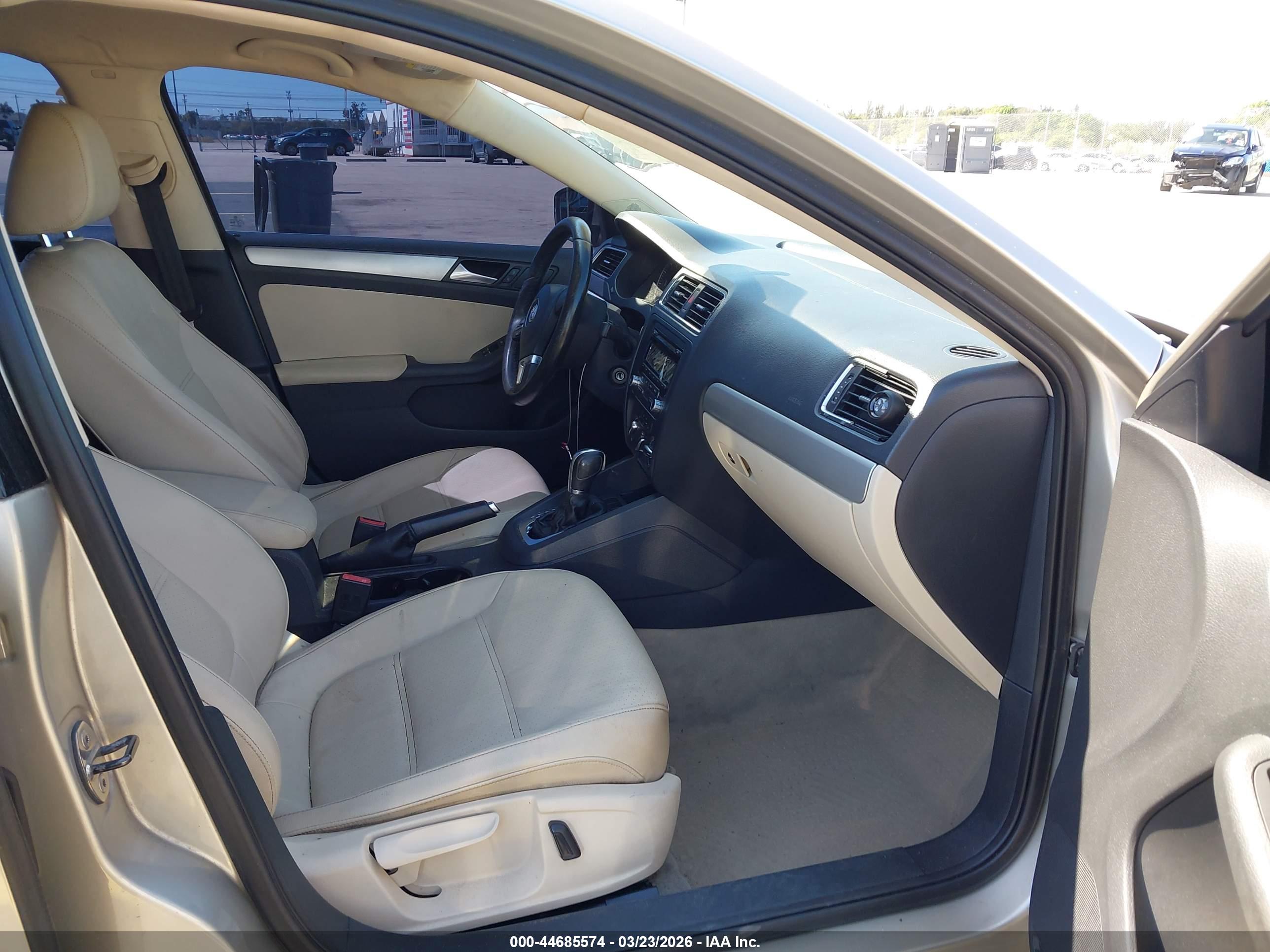 VOLKSWAGEN JETTA image 5