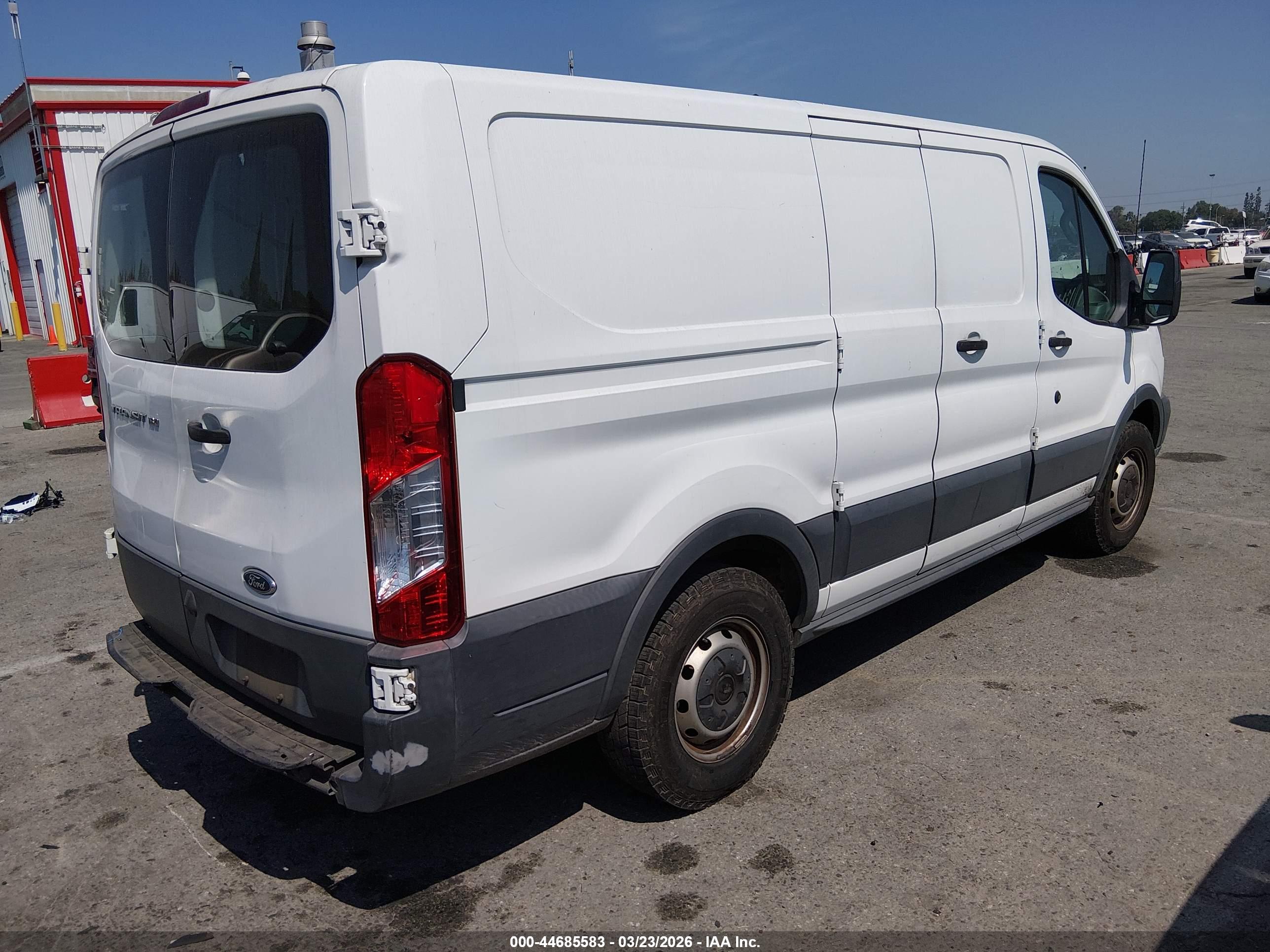 FORD TRANSIT-150 image 4