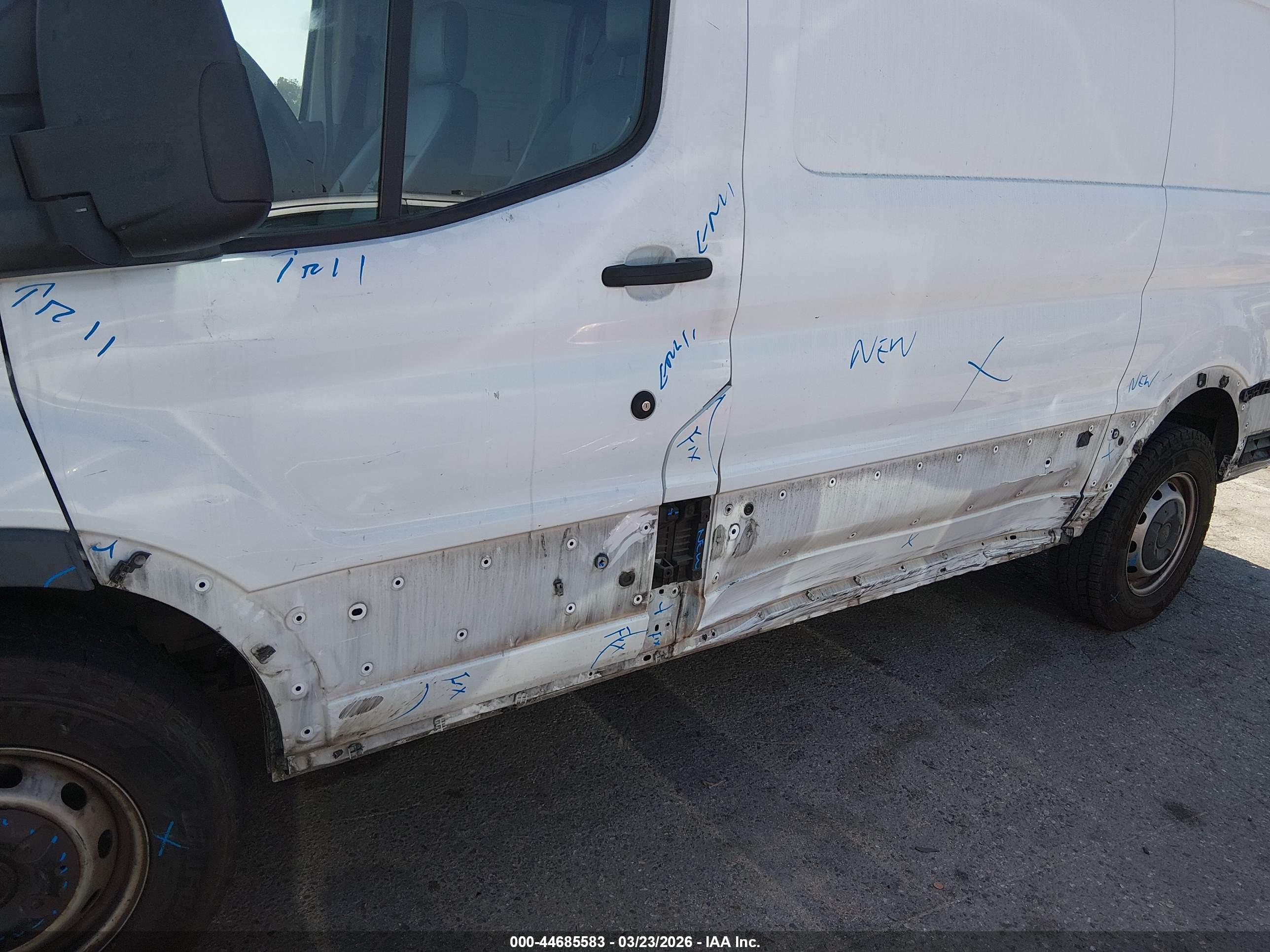 FORD TRANSIT-150 image 6