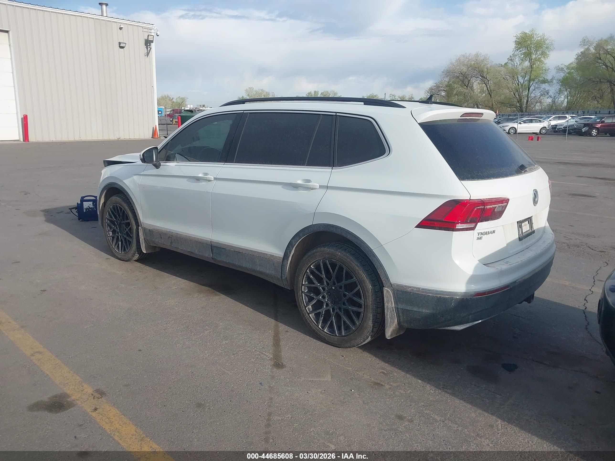 VOLKSWAGEN TIGUAN image 3