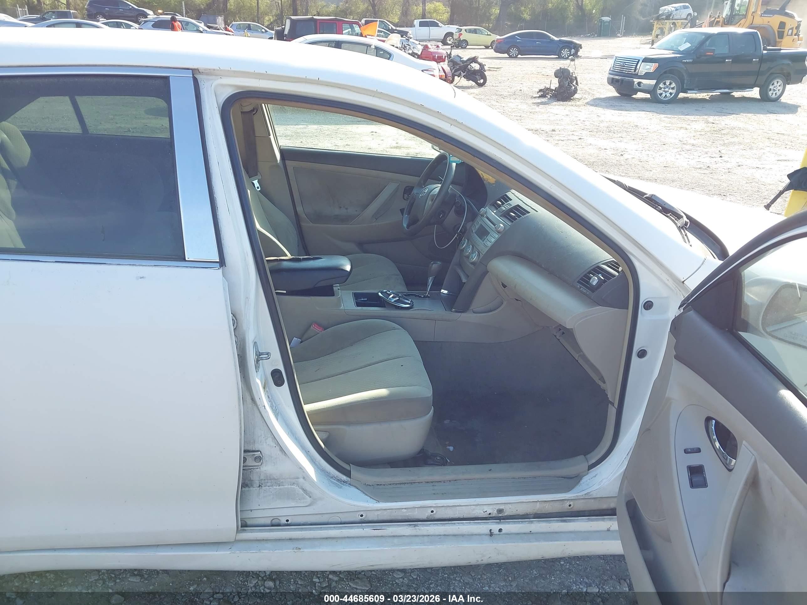 TOYOTA CAMRY image 5
