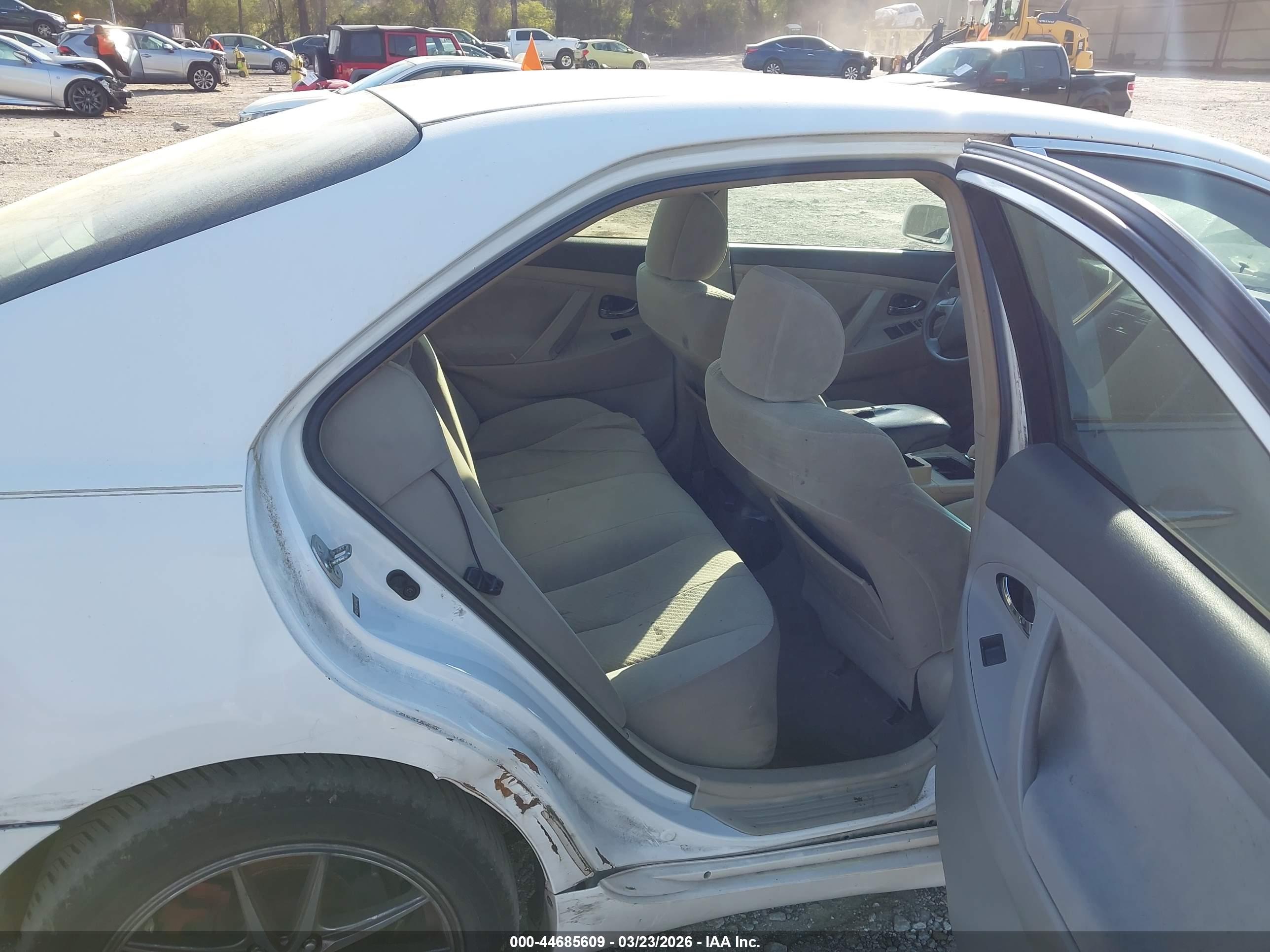 TOYOTA CAMRY image 8