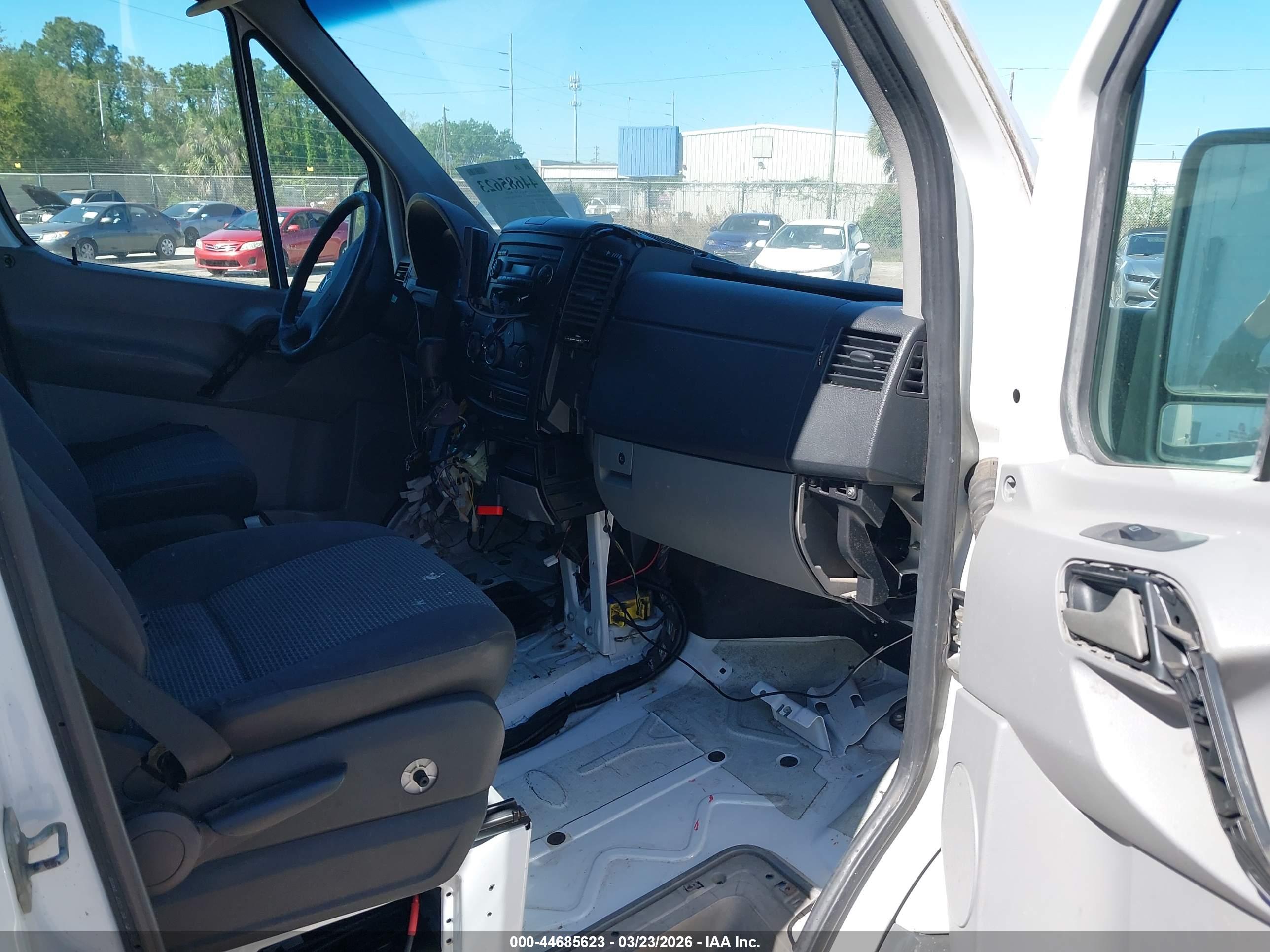 MERCEDES-BENZ SPRINTER image 5