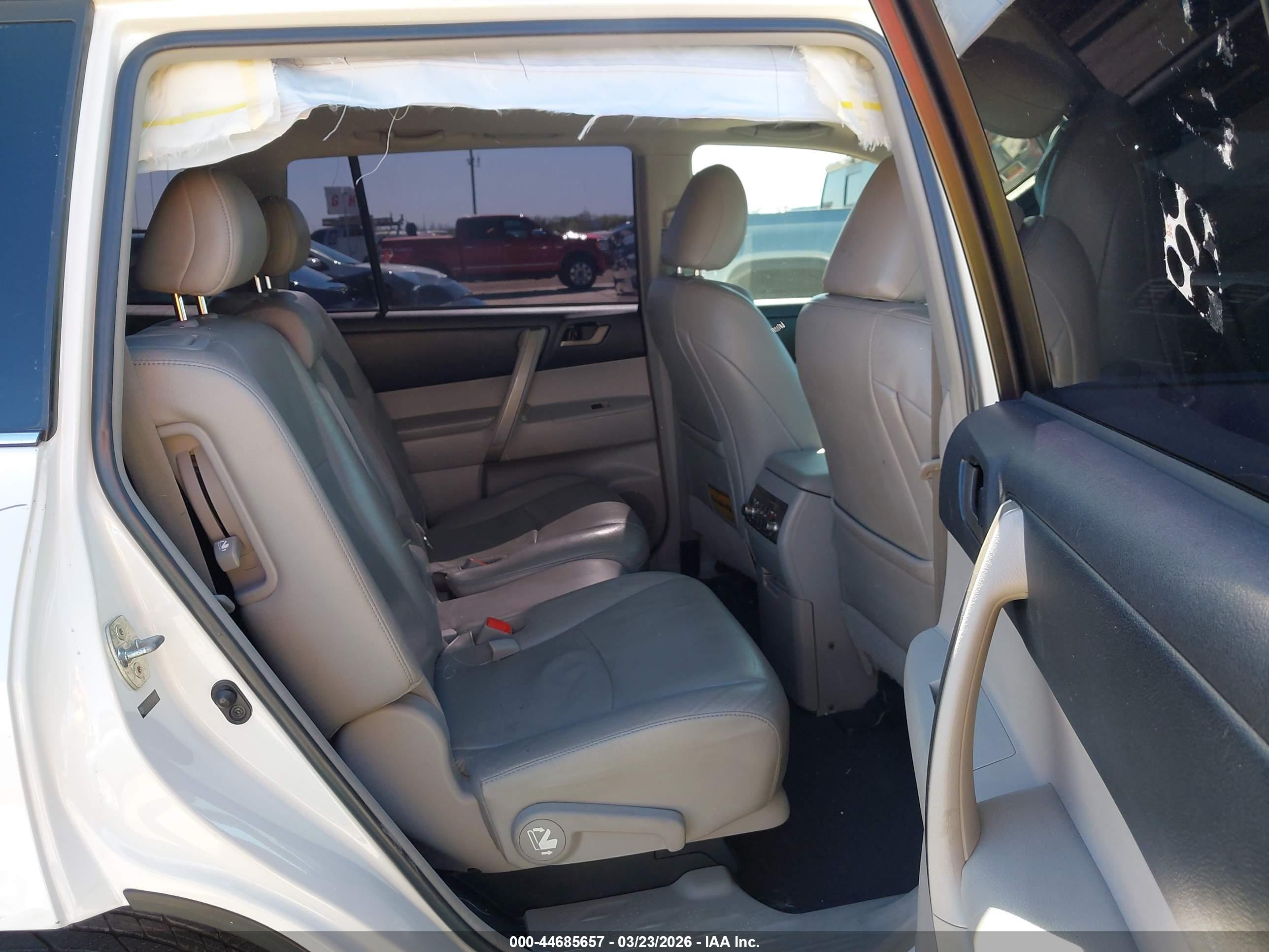 TOYOTA HIGHLANDER image 8