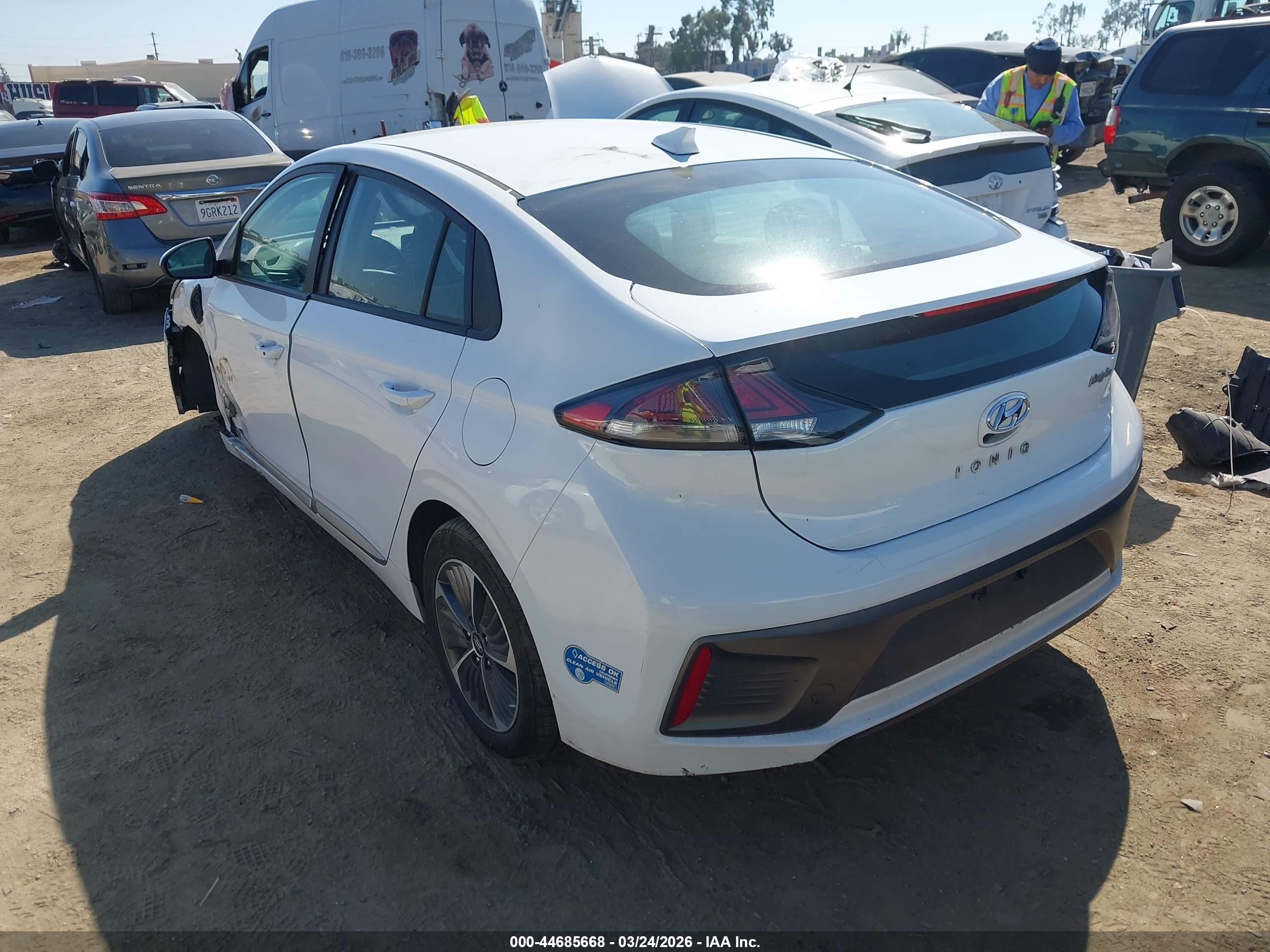 HYUNDAI IONIQ image 3