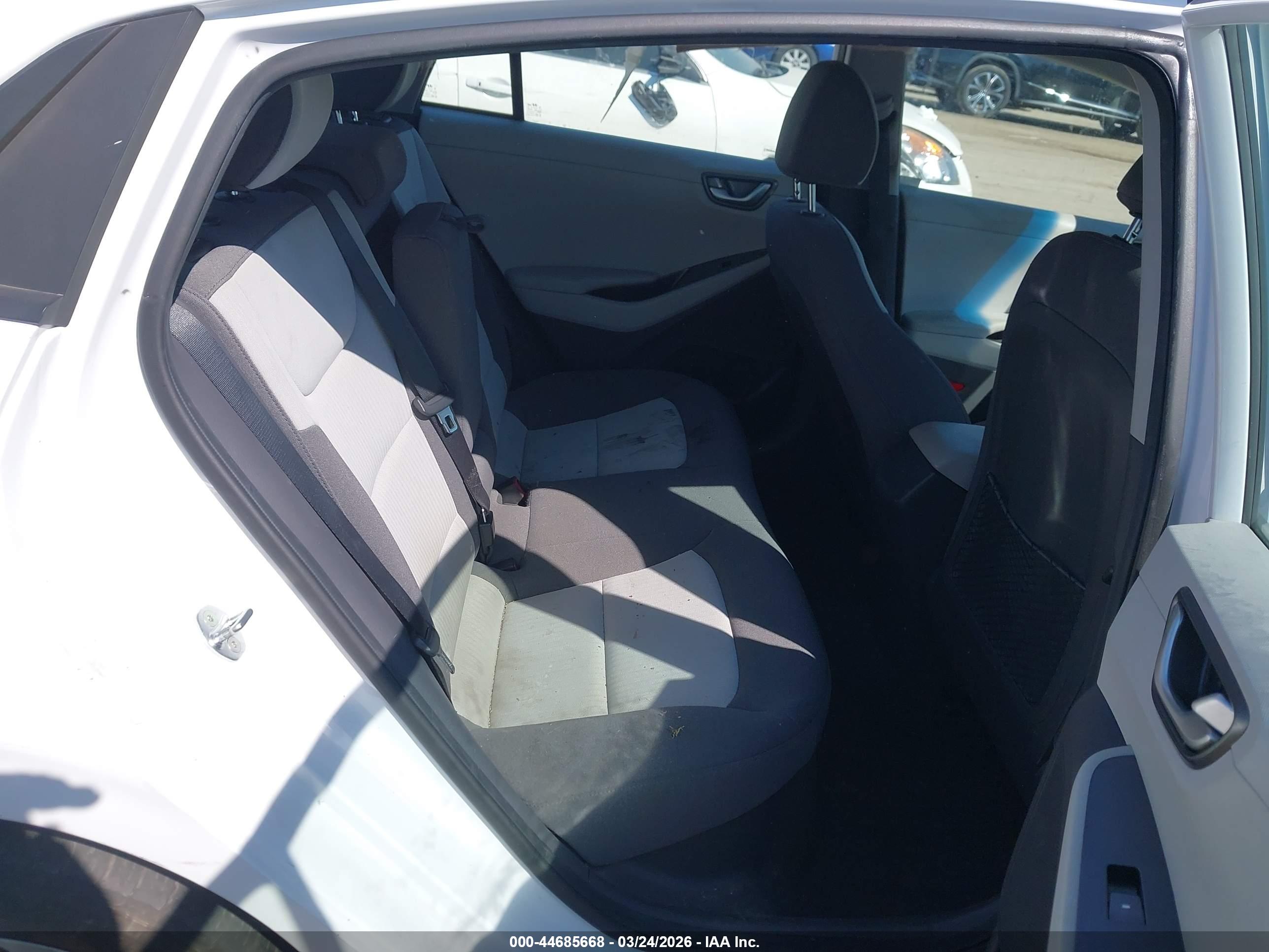 HYUNDAI IONIQ image 8