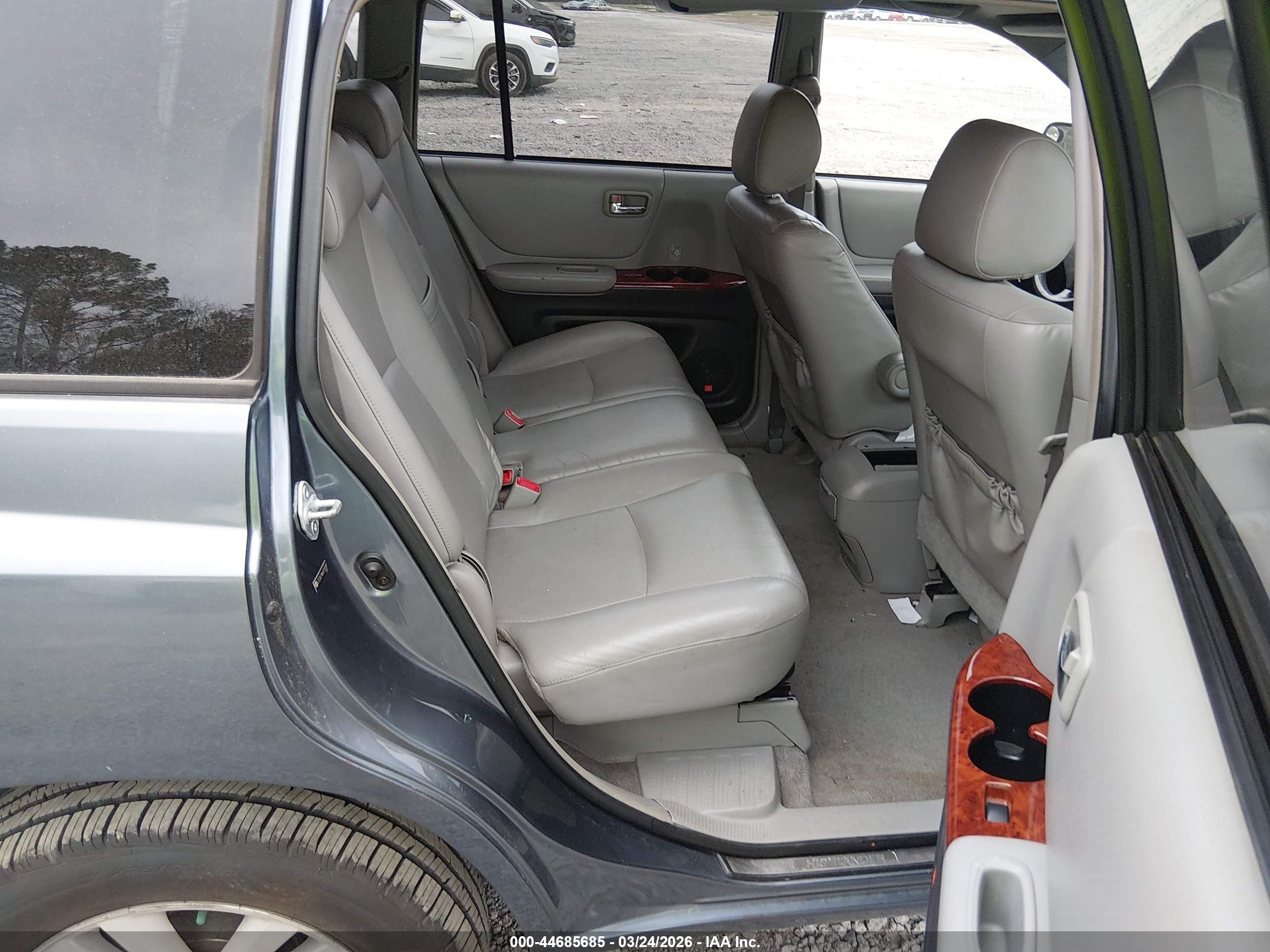 TOYOTA HIGHLANDER image 8