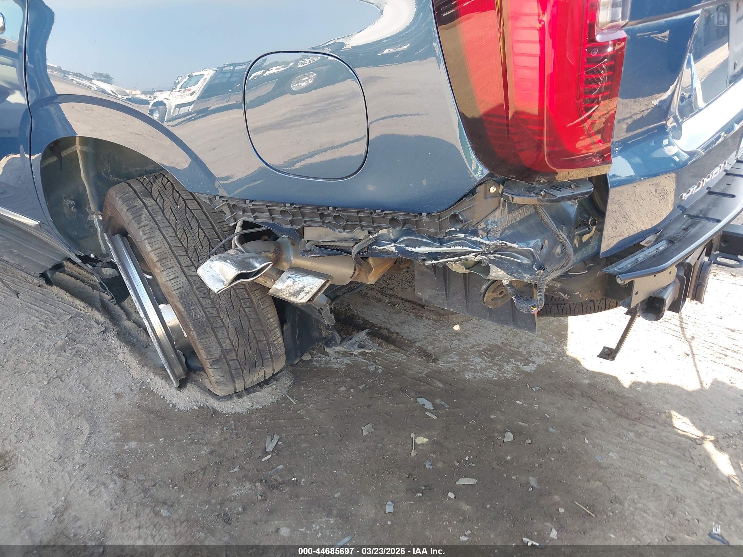 GMC YUKON image 6
