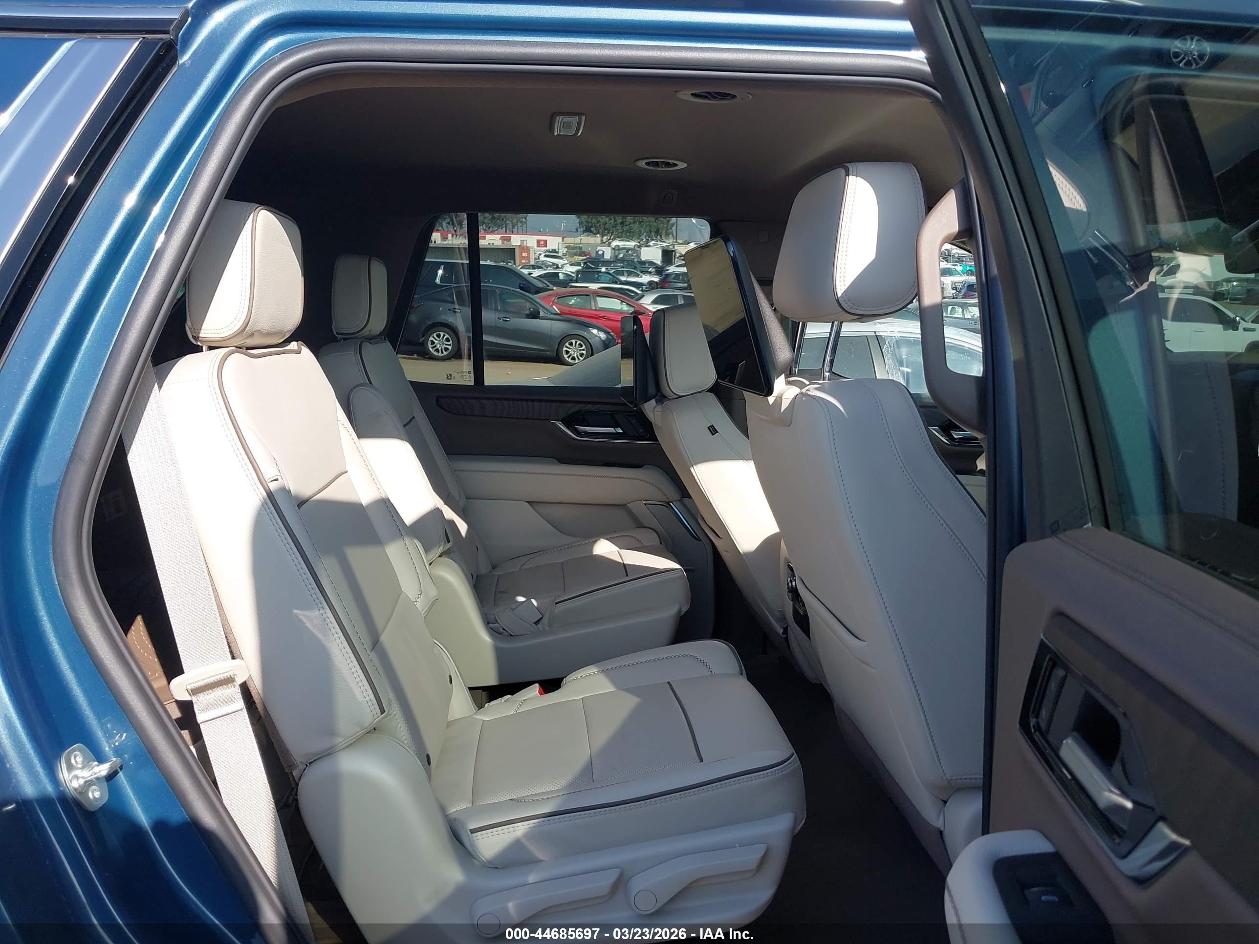 GMC YUKON image 8