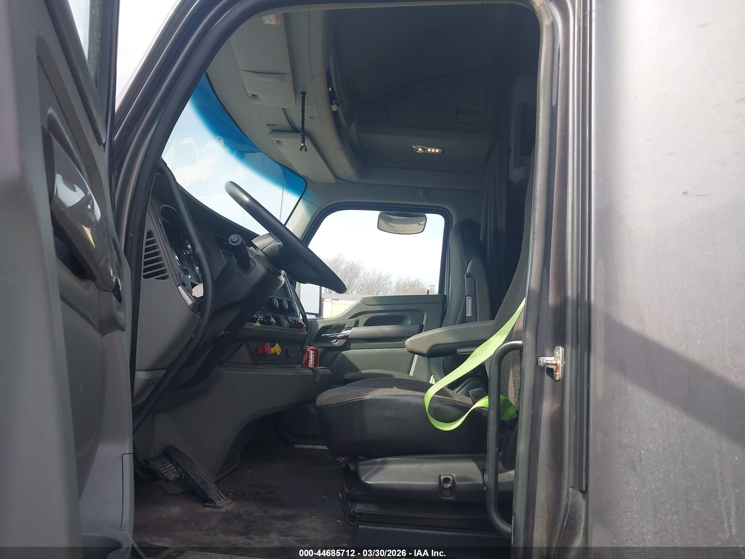 KENWORTH T680 image 8