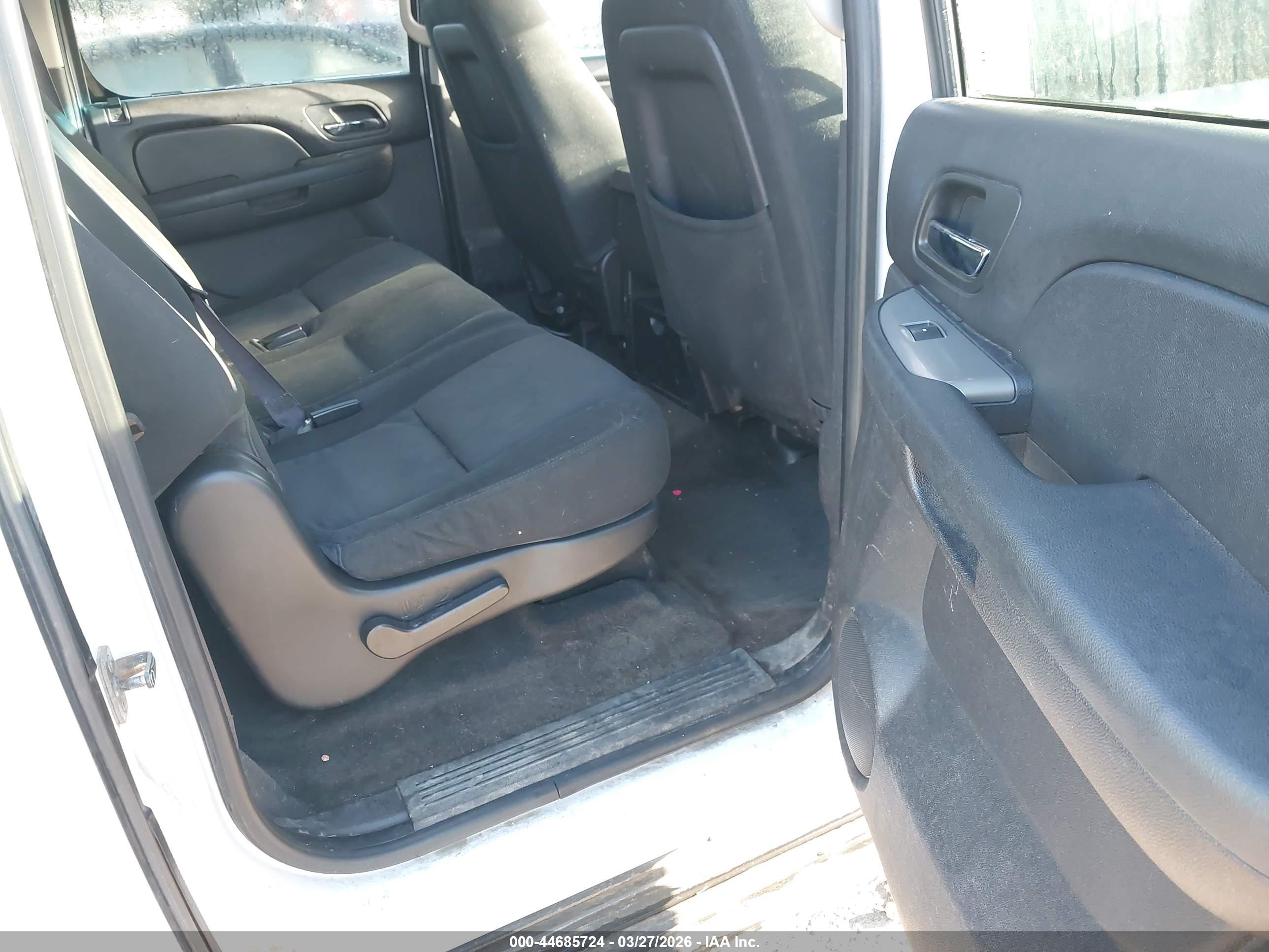 CHEVROLET SUBURBAN image 8