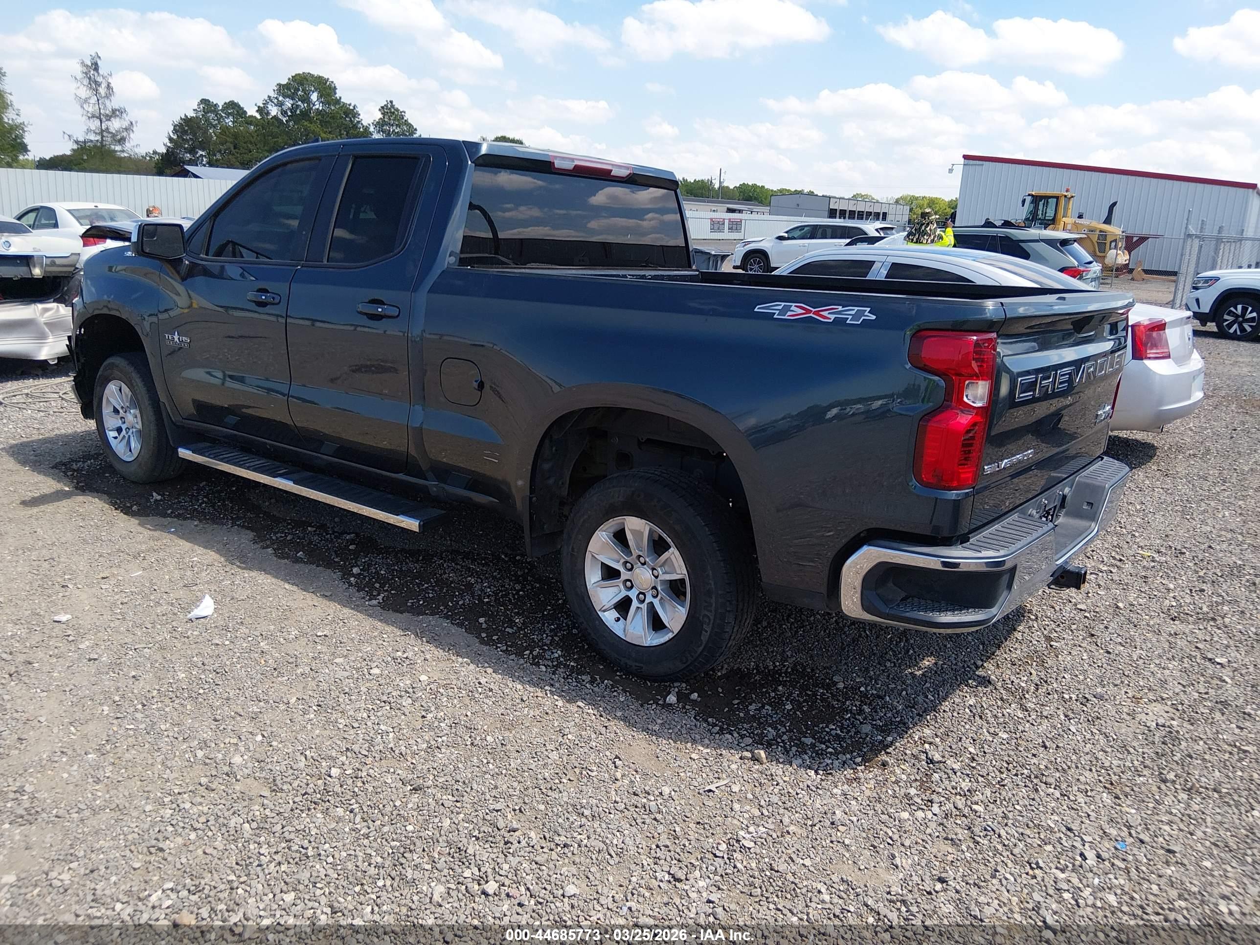 CHEVROLET SILVERADO image 3
