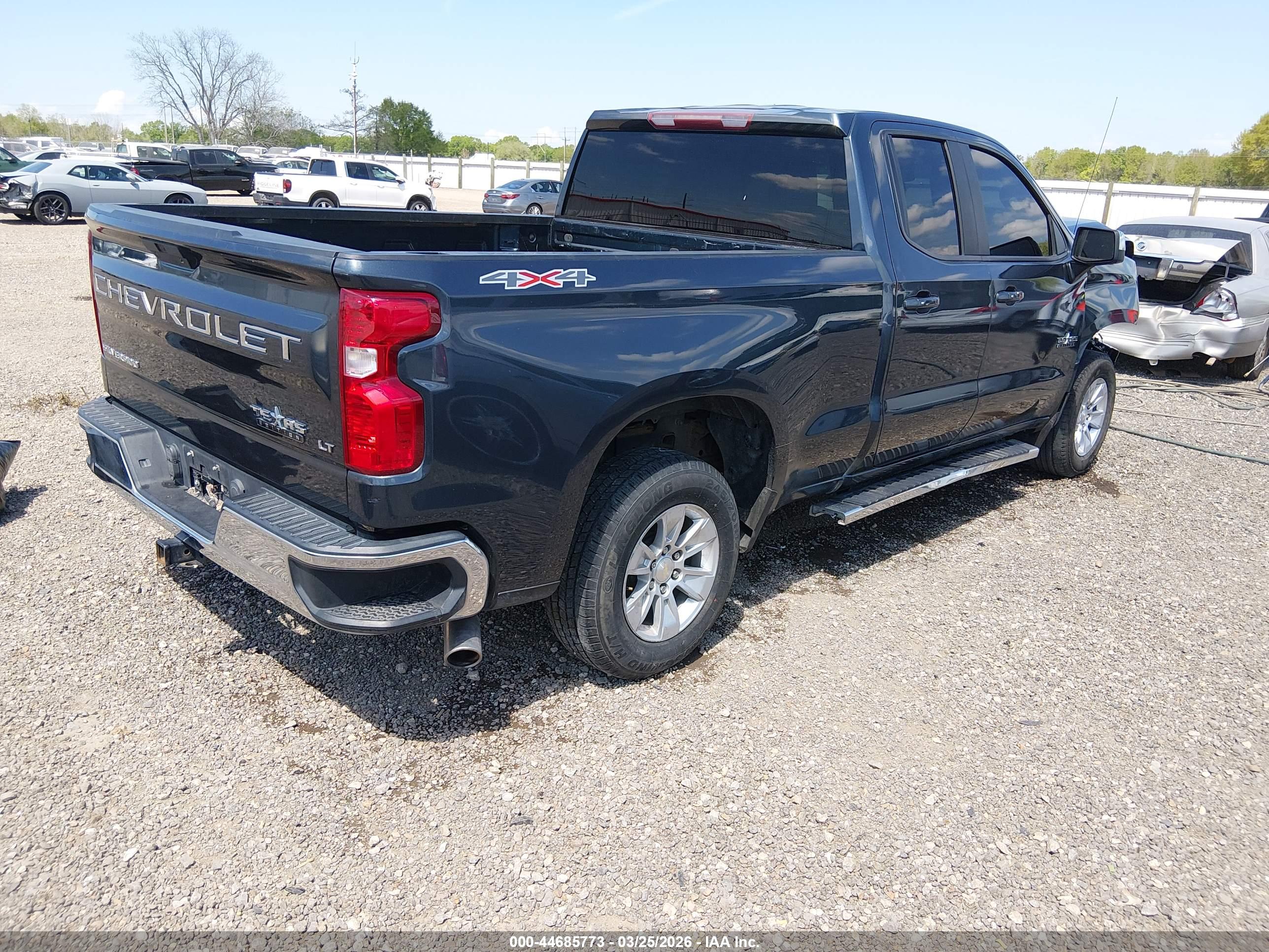 CHEVROLET SILVERADO image 4