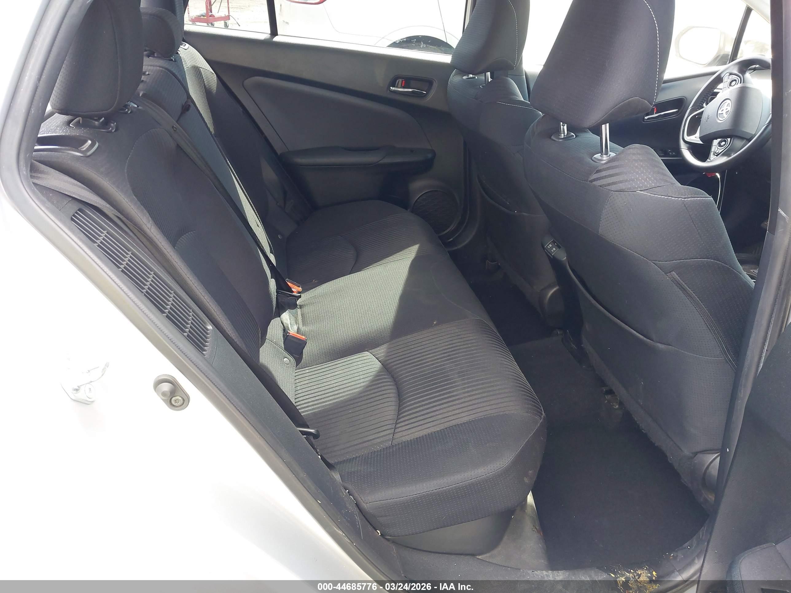 TOYOTA PRIUS image 8