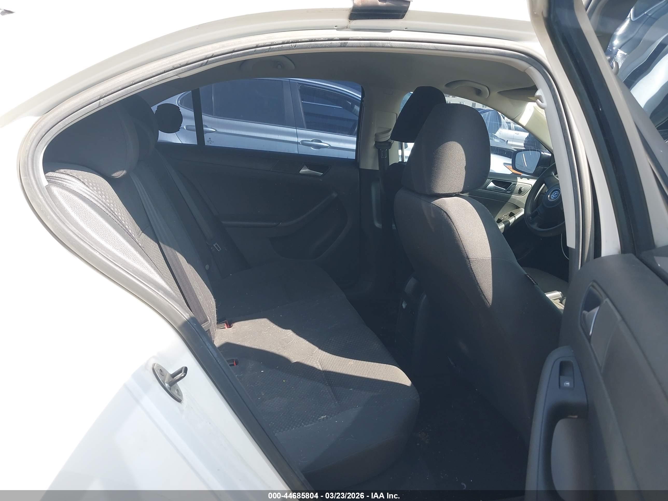 VOLKSWAGEN JETTA image 8